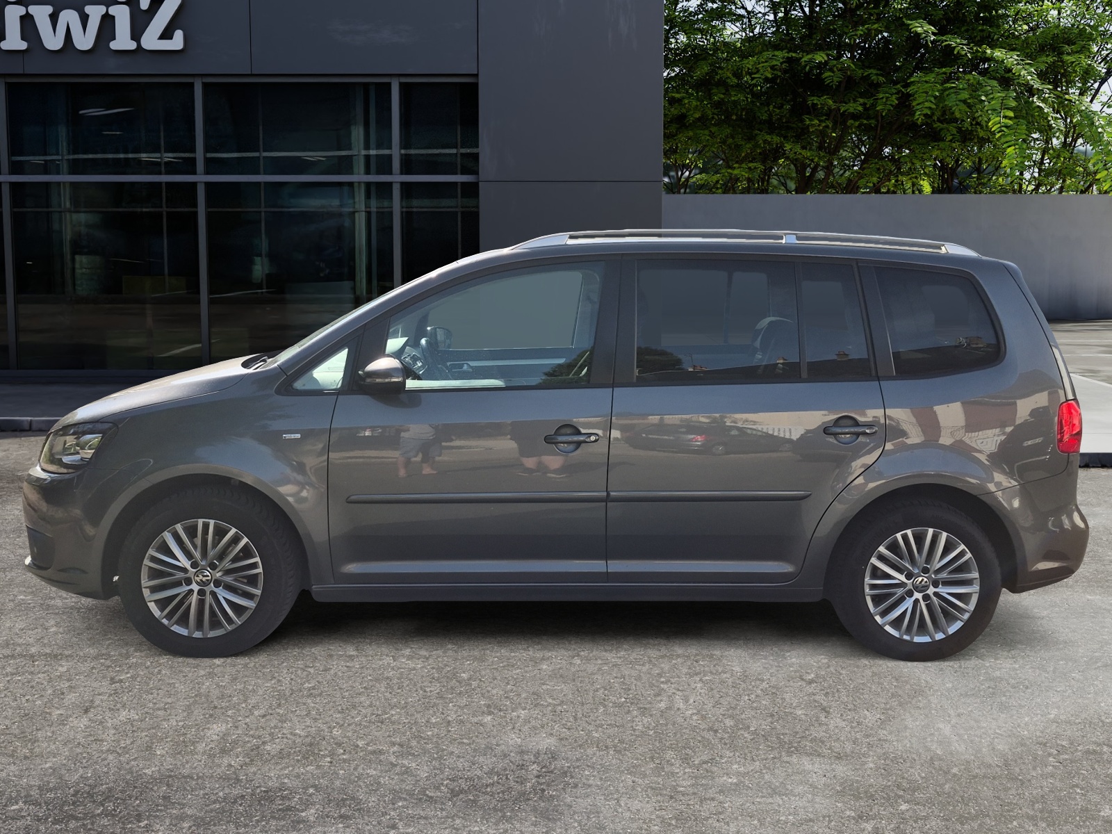 Volkswagen Touran 1
