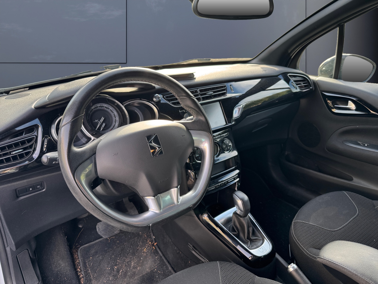 Ds Automobiles Ds3 8