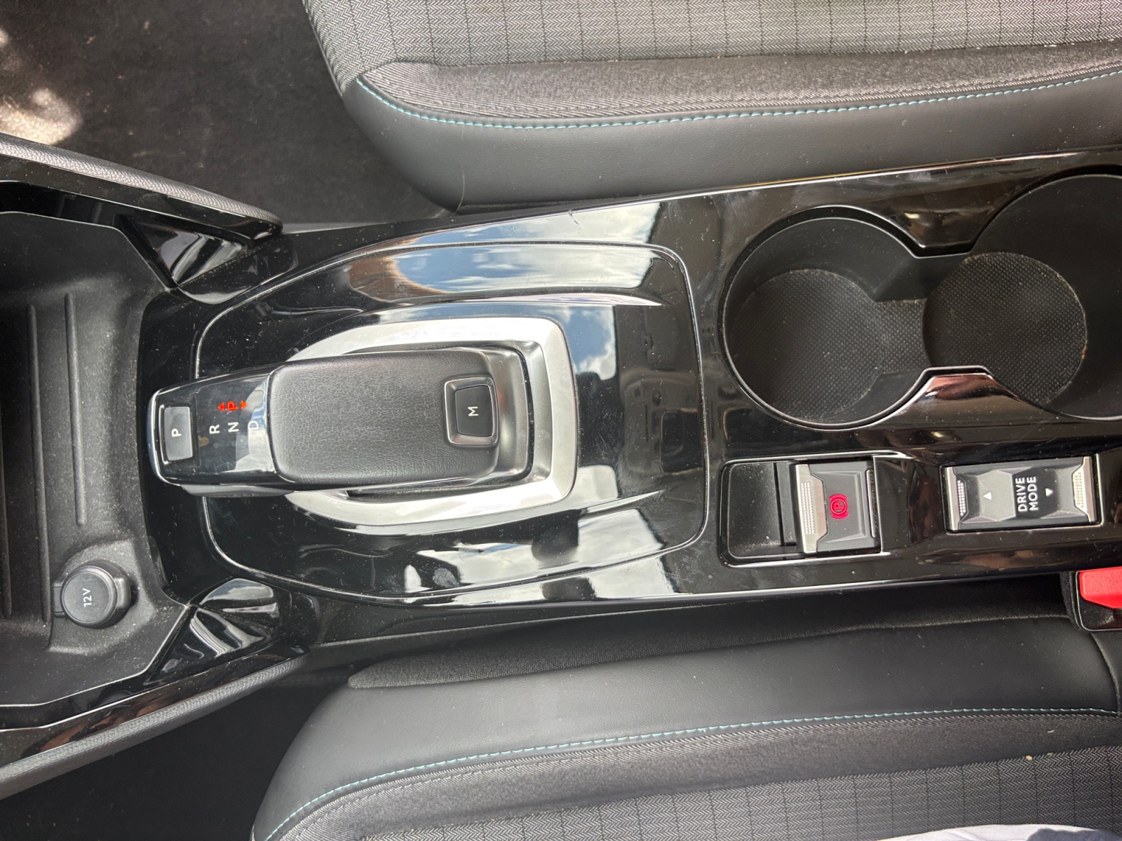 Peugeot 208 24