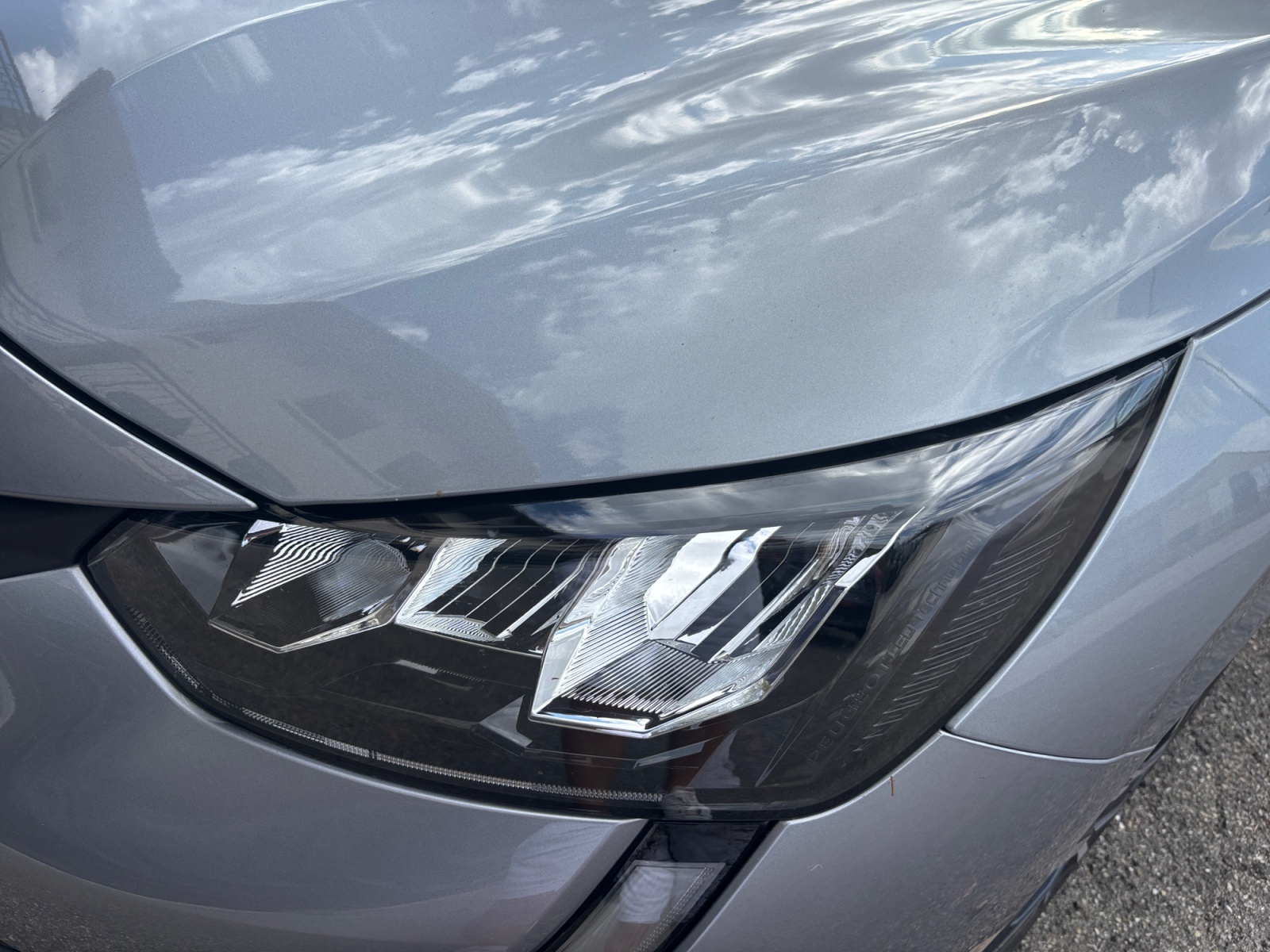 Peugeot 208 31