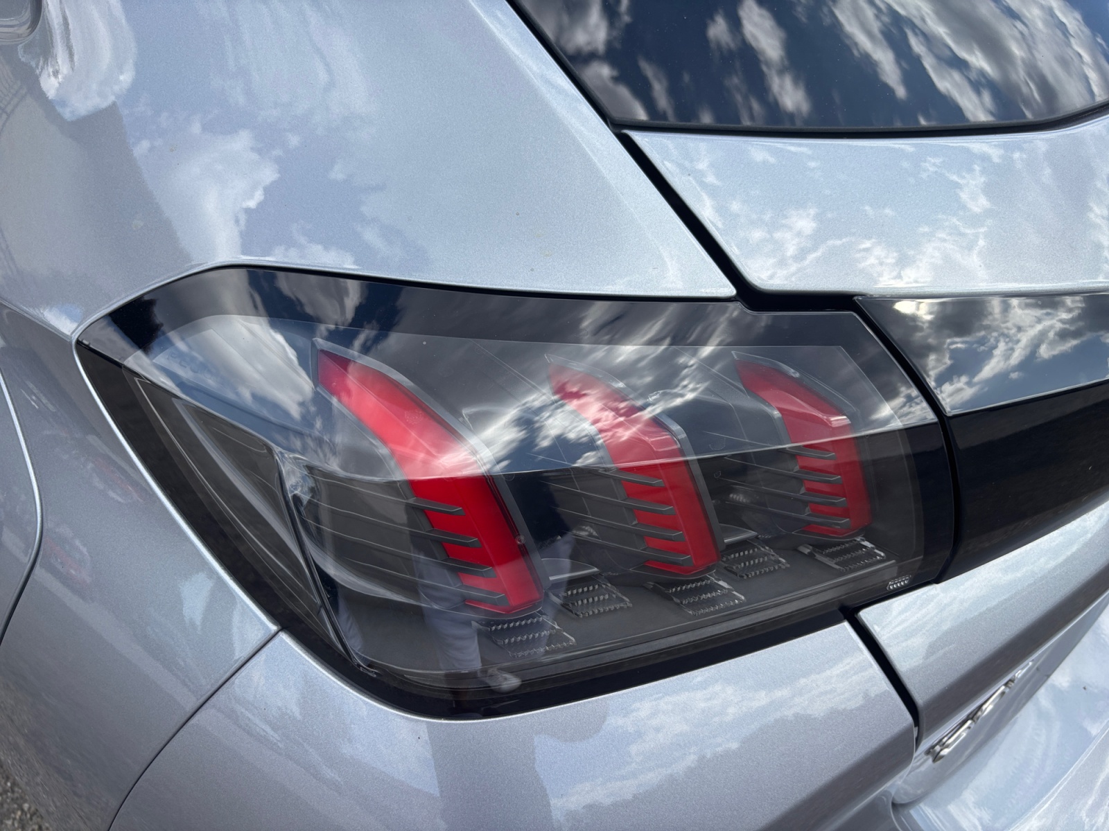 Peugeot 208 32
