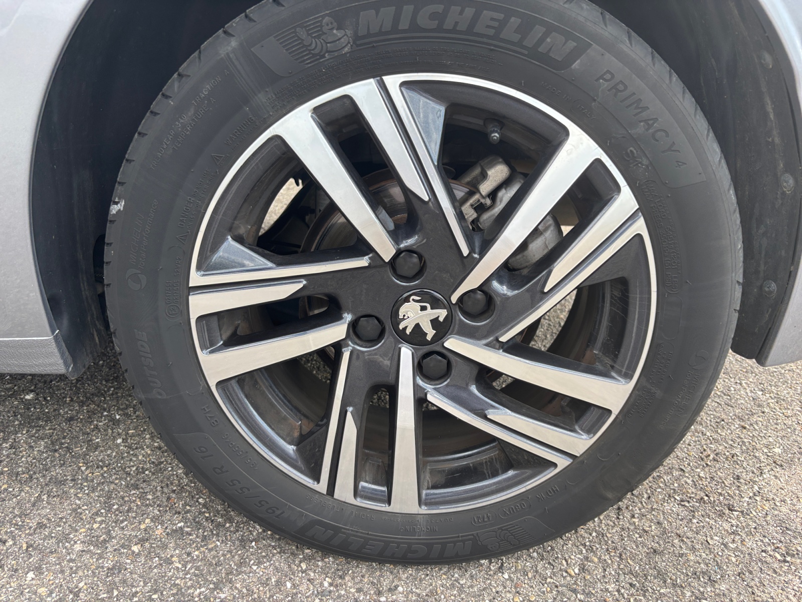 Peugeot 208 33