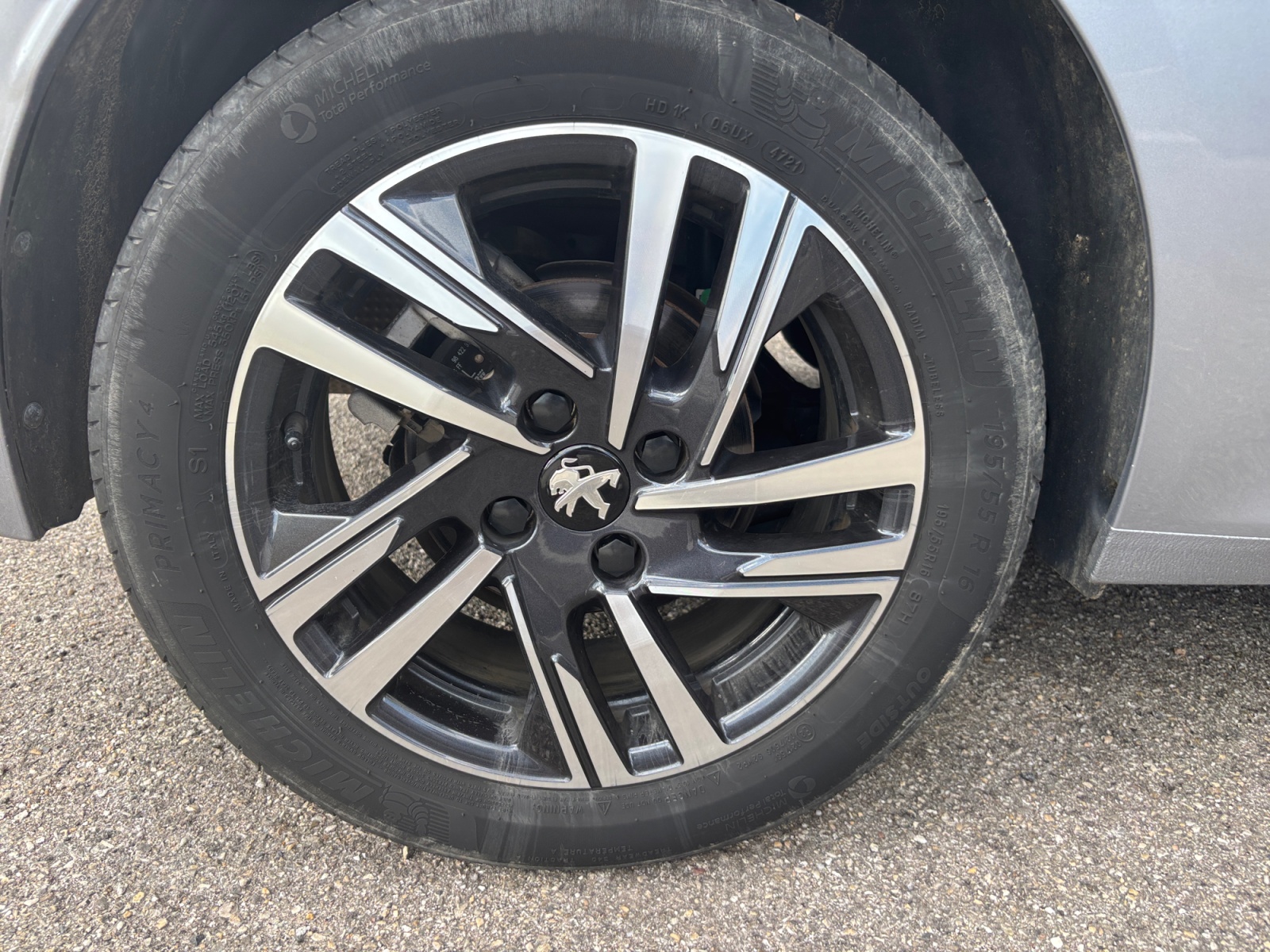 Peugeot 208 36