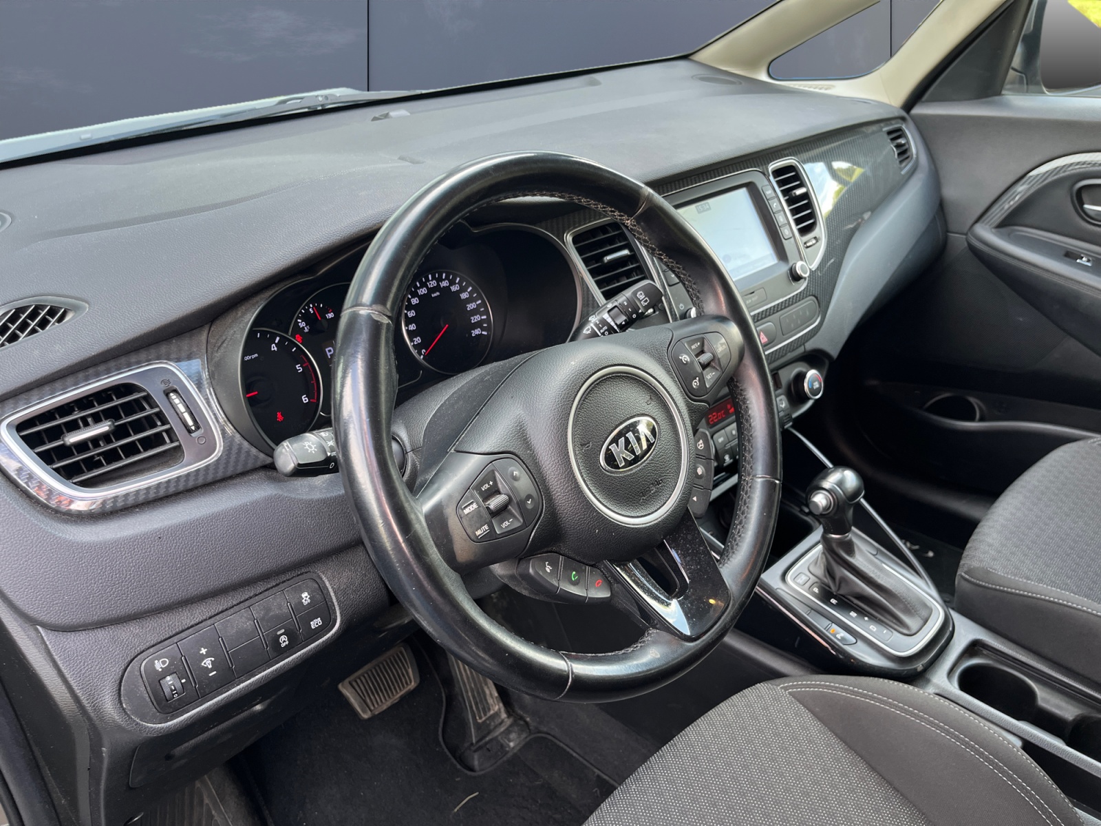 Kia Carens 8