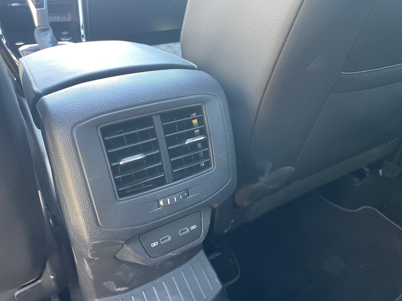 Volkswagen T-Roc 31