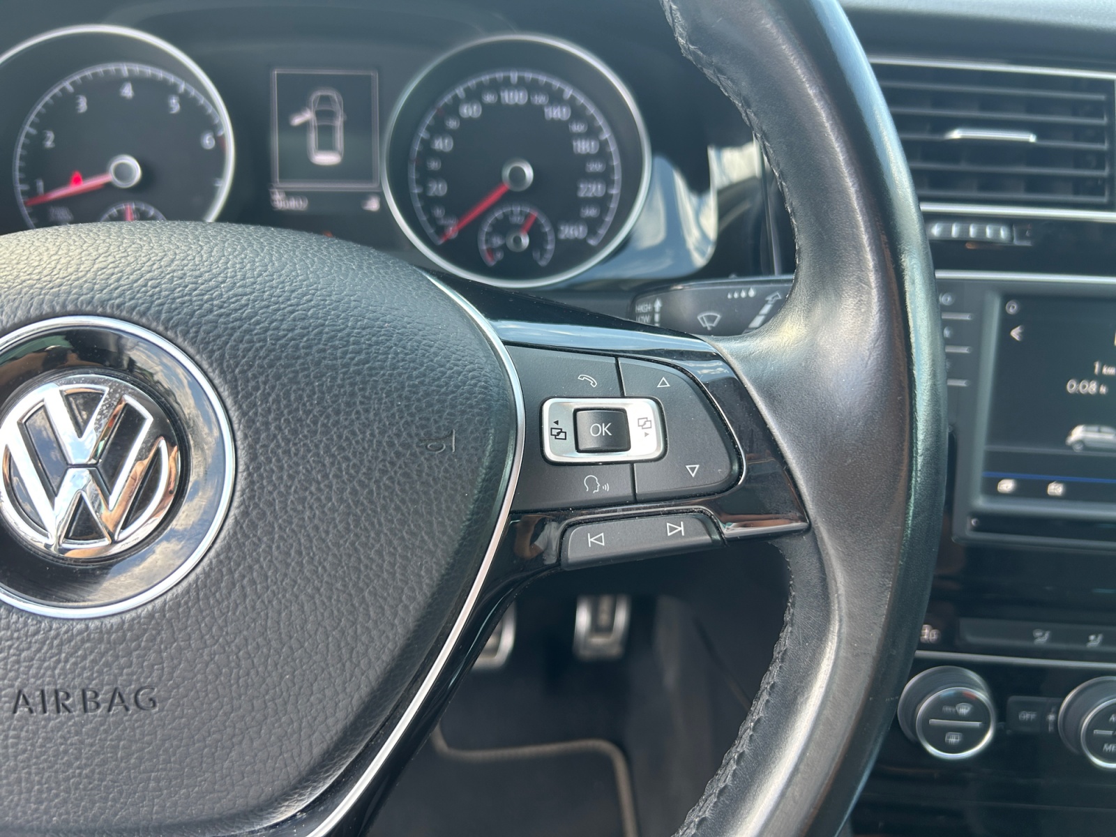 Volkswagen Golf 24