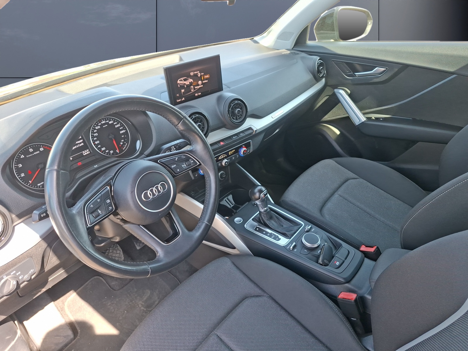 Audi Q2 8