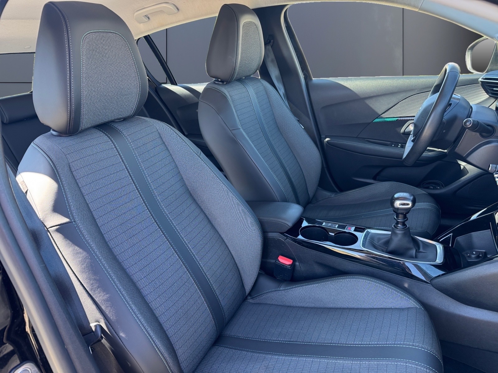 Peugeot 208 13