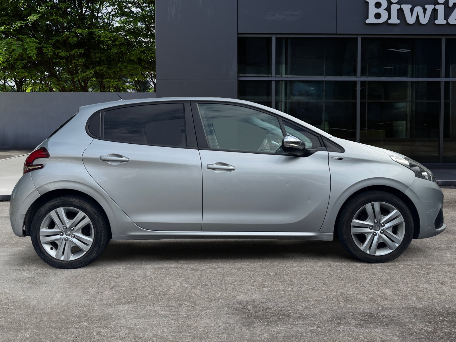 Peugeot 208 5