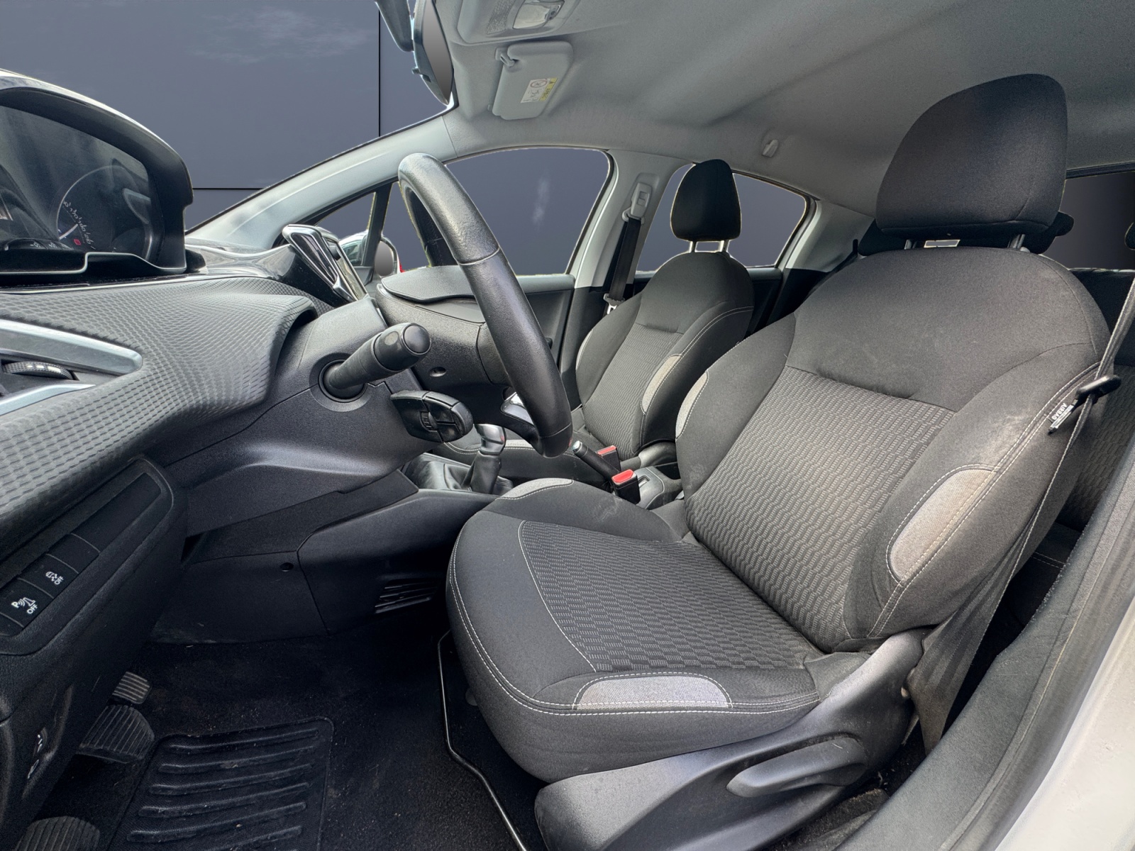 Peugeot 208 9