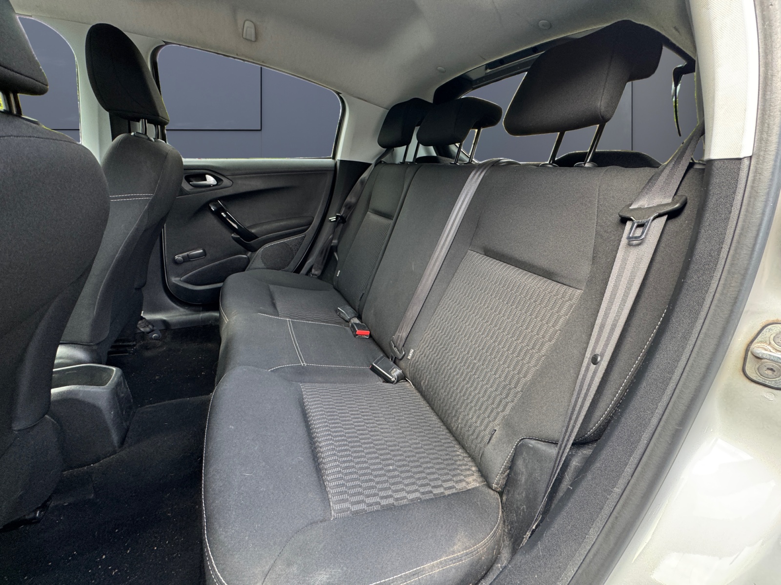 Peugeot 208 10