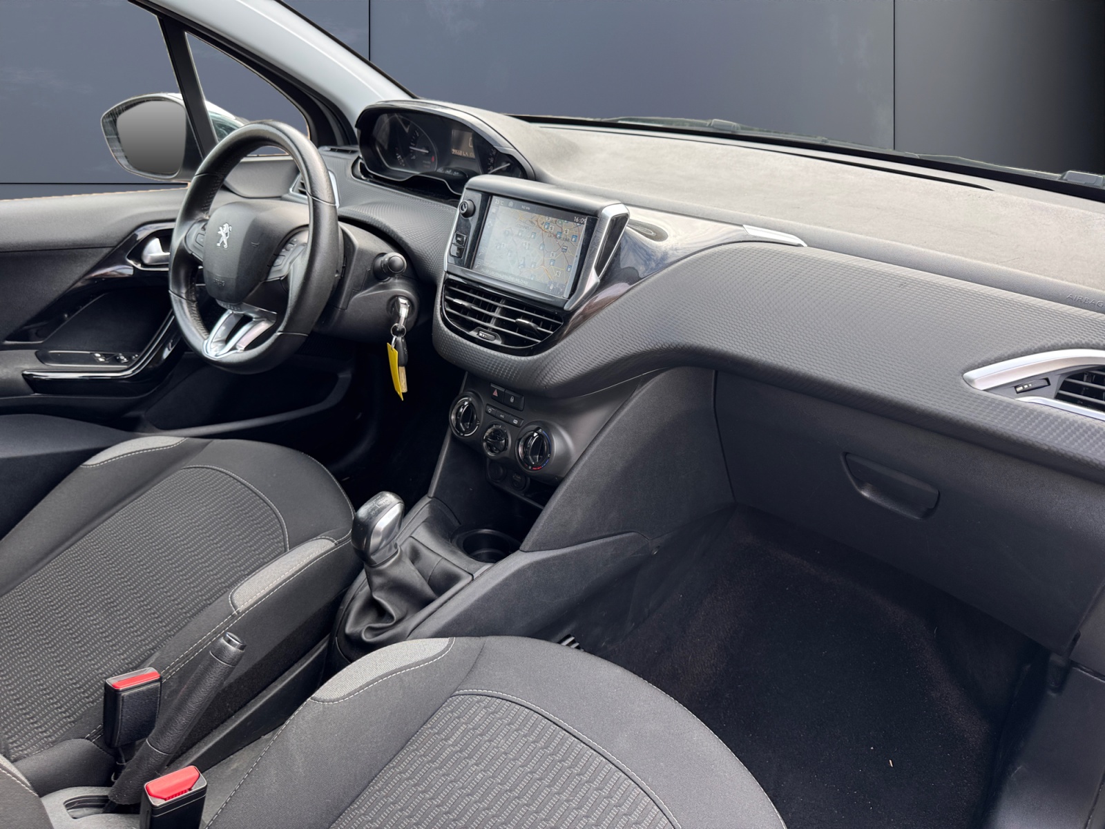 Peugeot 208 12