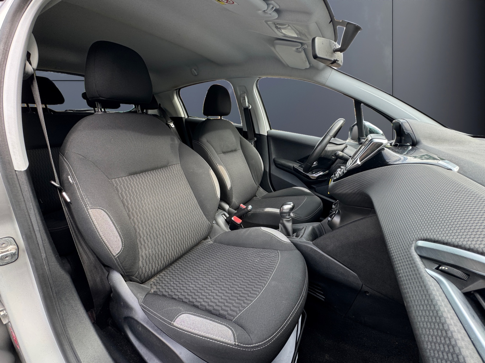 Peugeot 208 13