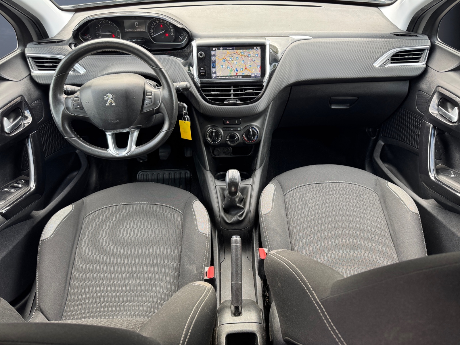 Peugeot 208 14