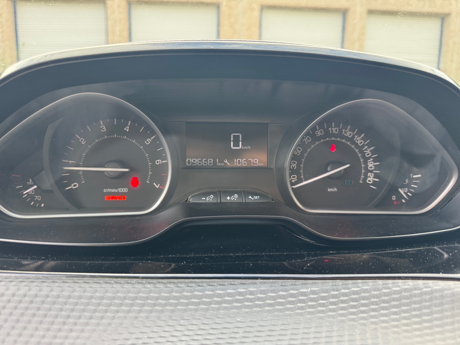 Peugeot 208 16