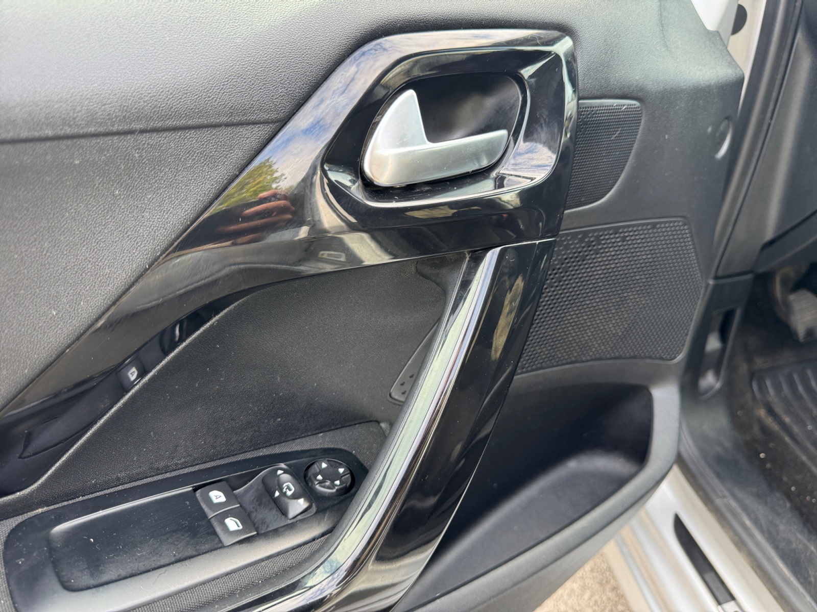 Peugeot 208 17