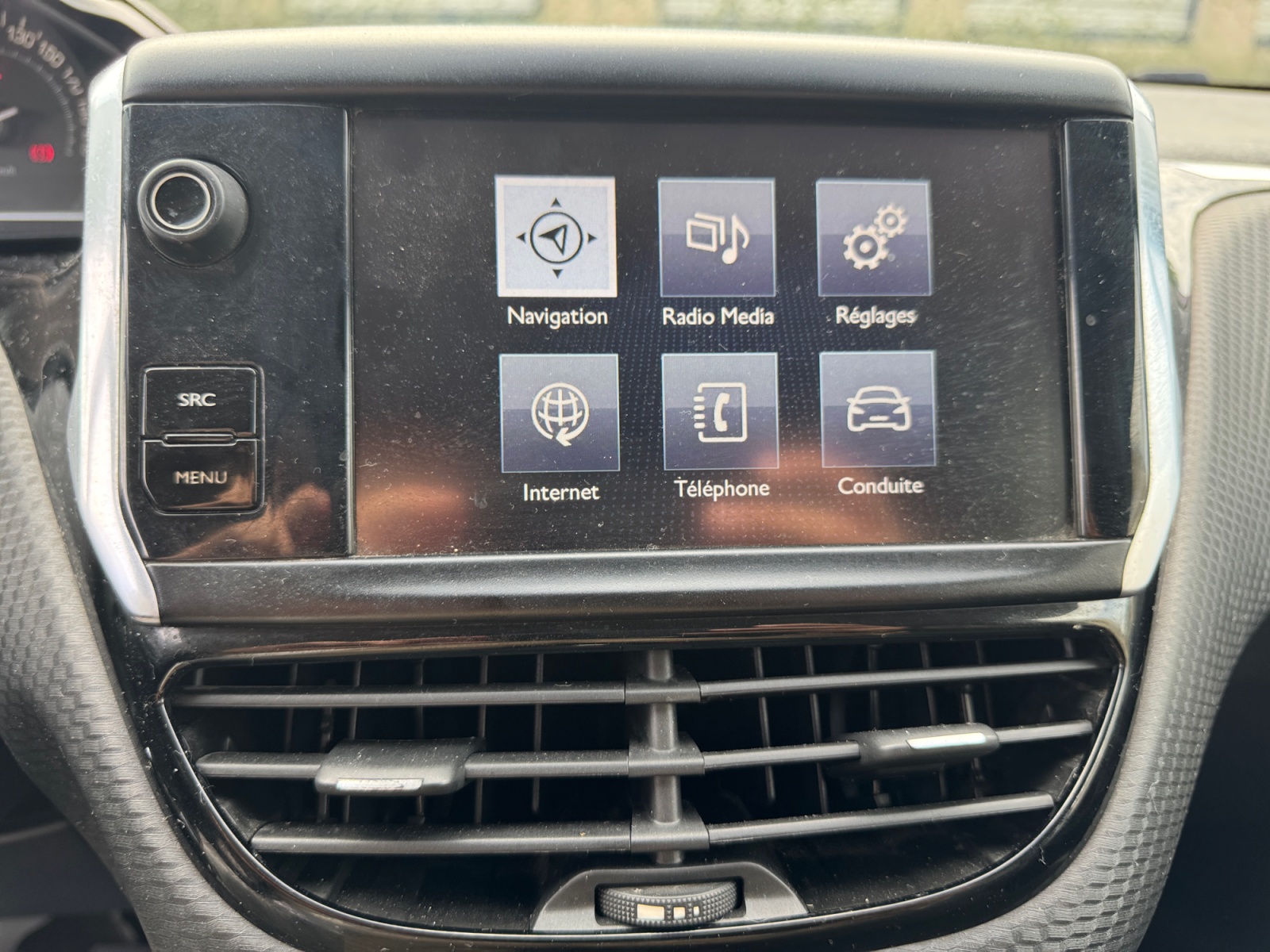 Peugeot 208 23