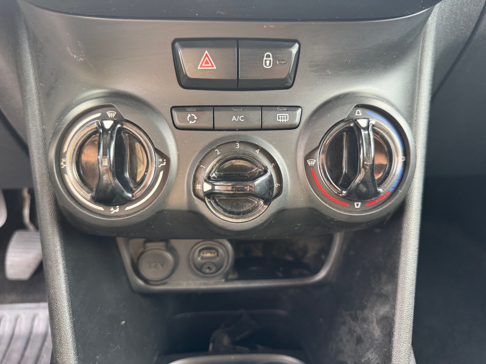 Peugeot 208 26