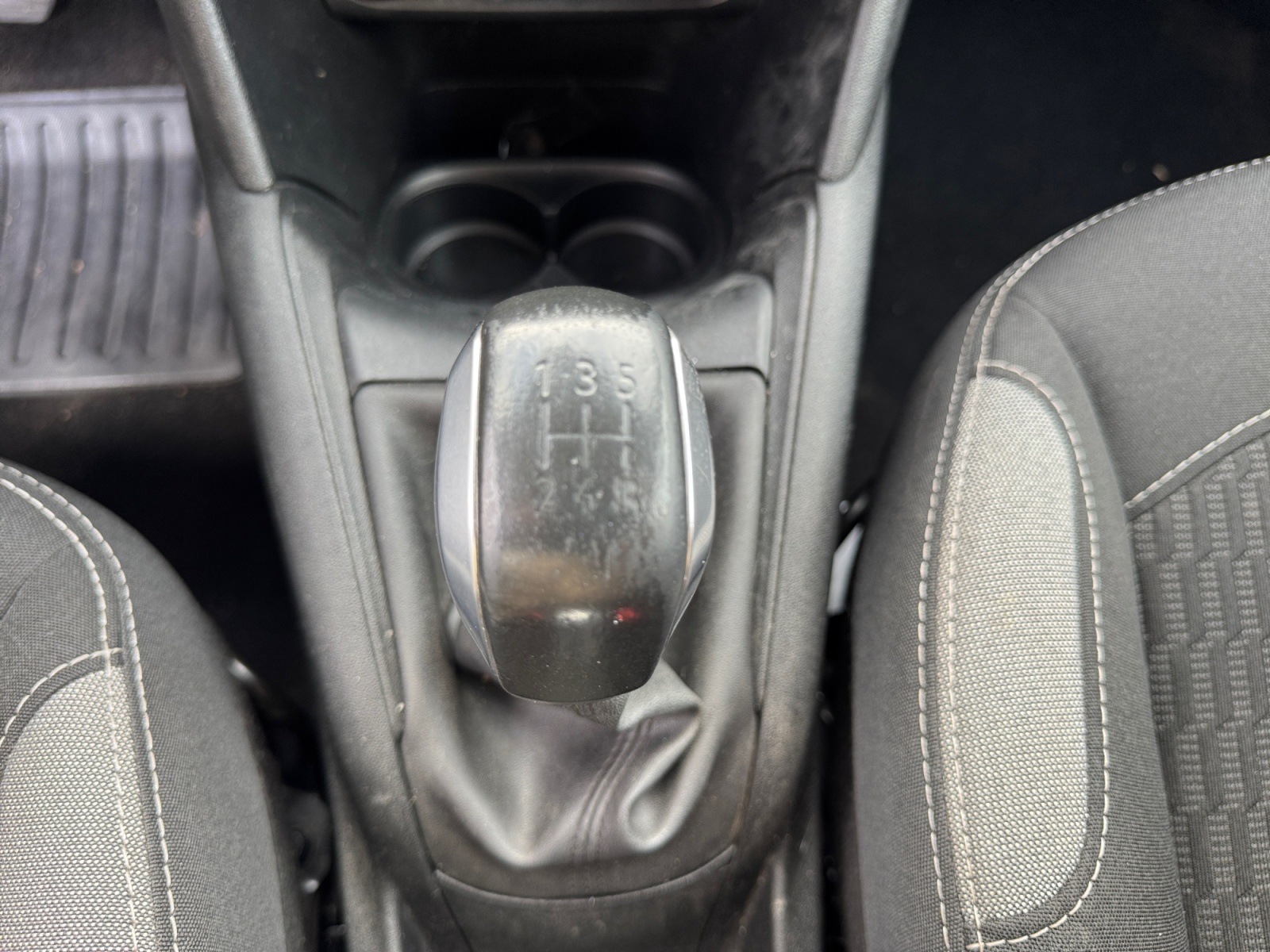Peugeot 208 27