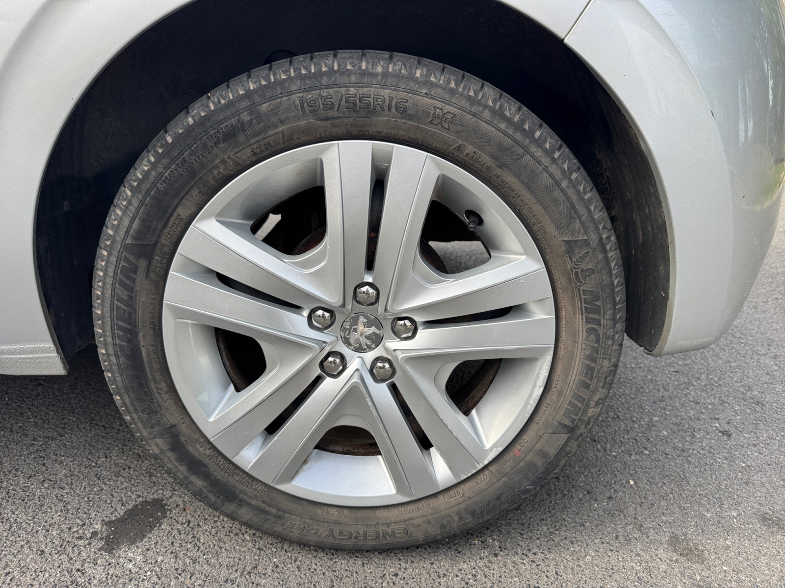Peugeot 208 32