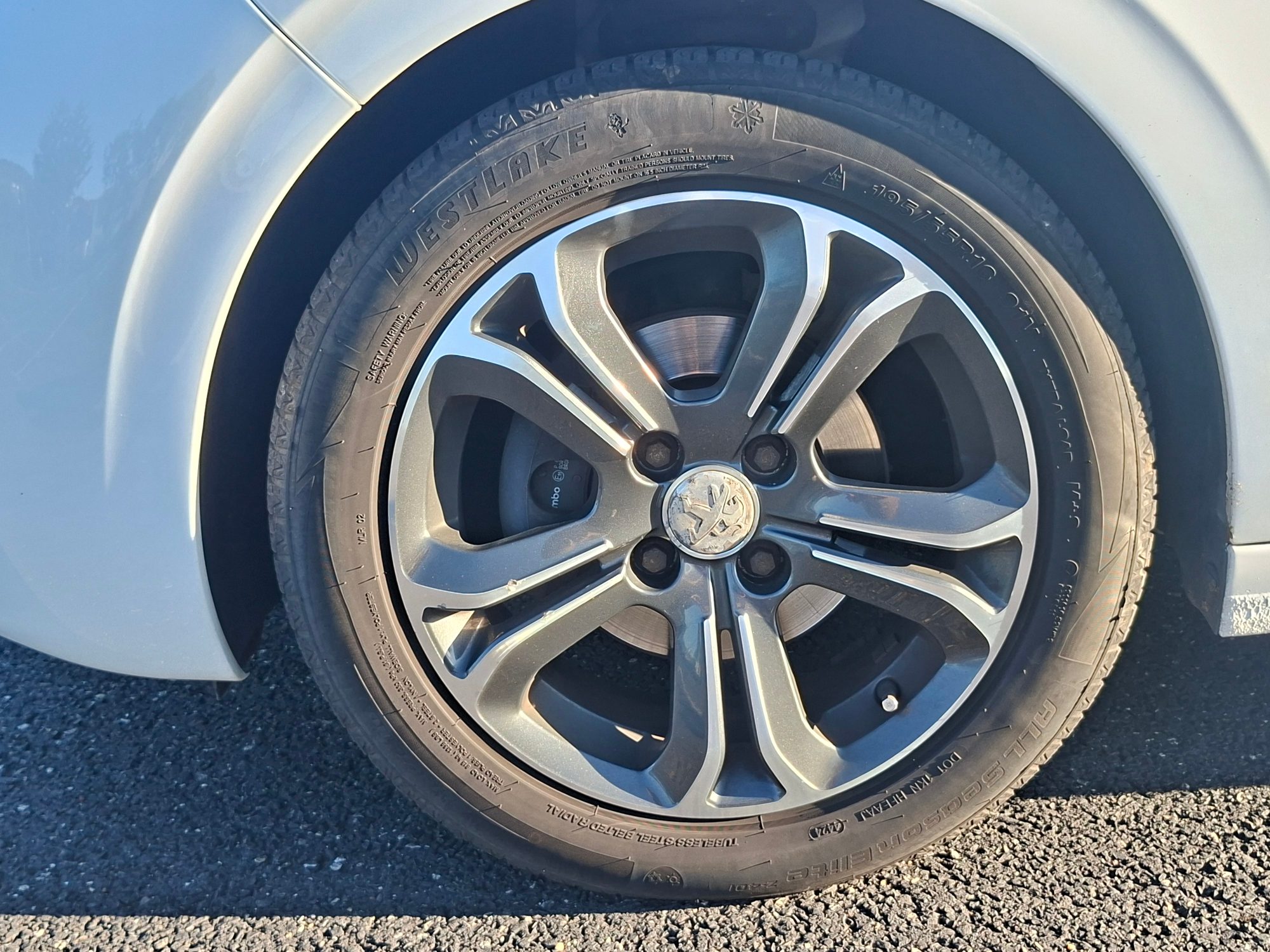 Peugeot 208 40