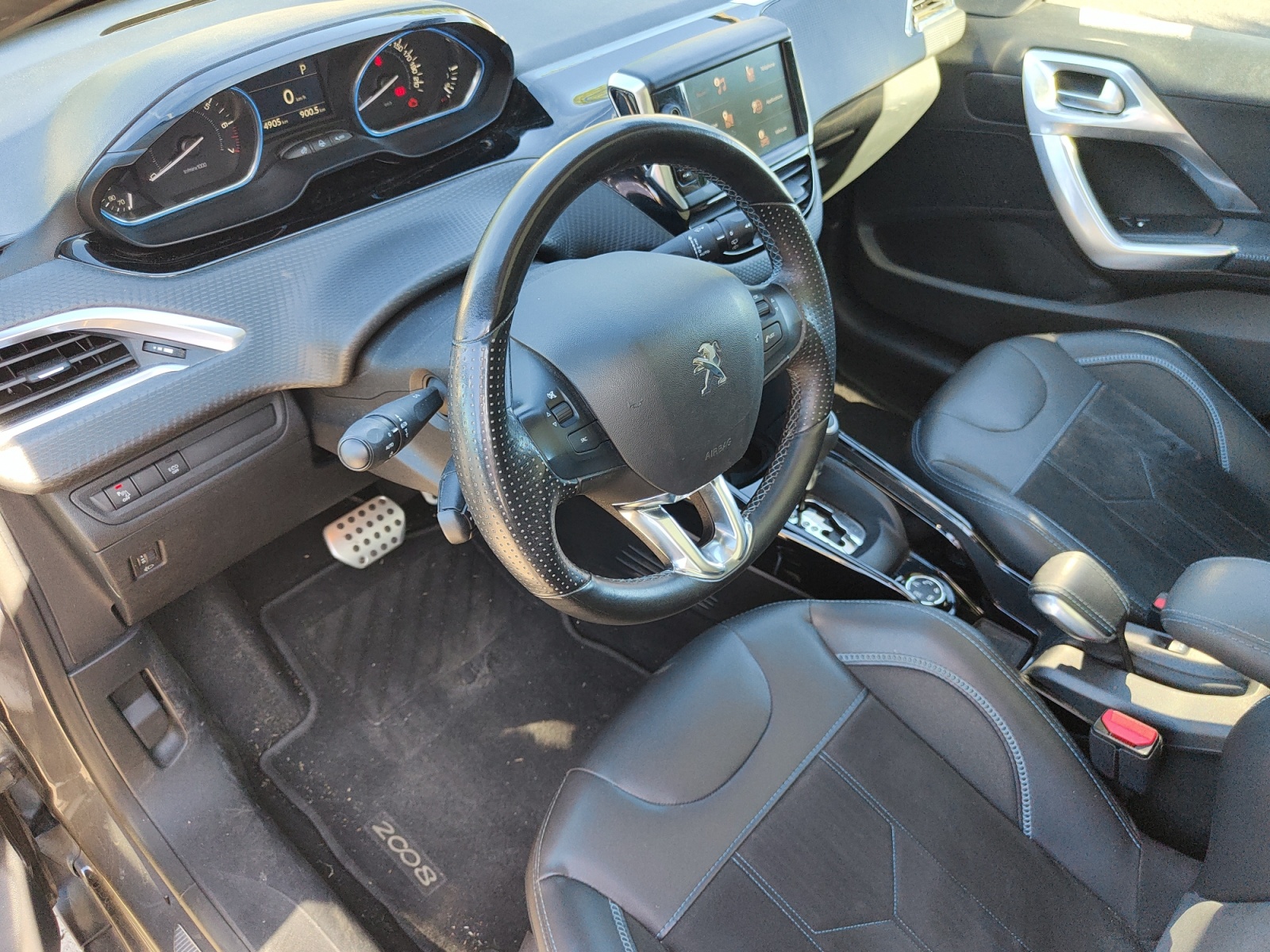 Peugeot 2008 8