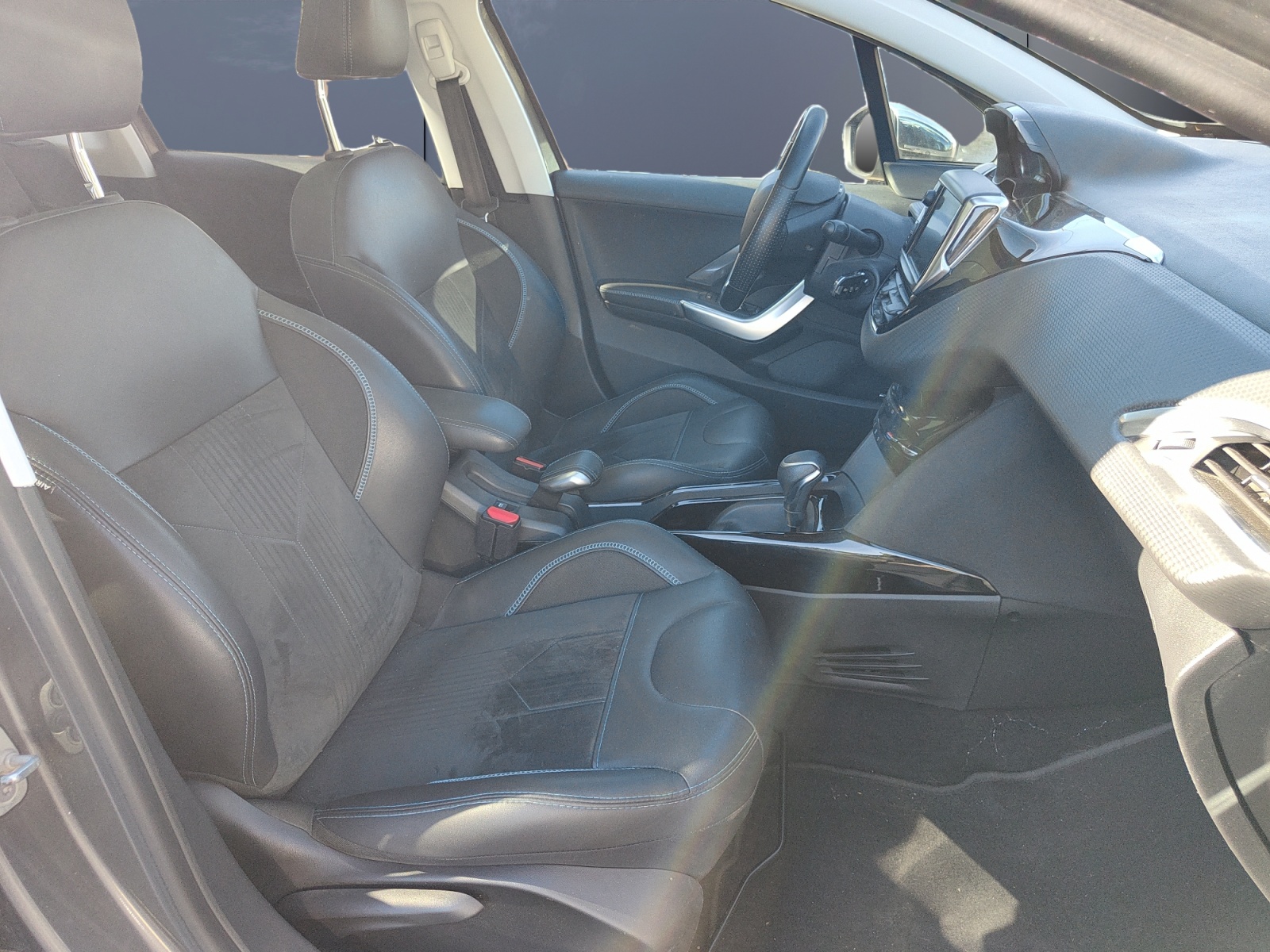 Peugeot 2008 13