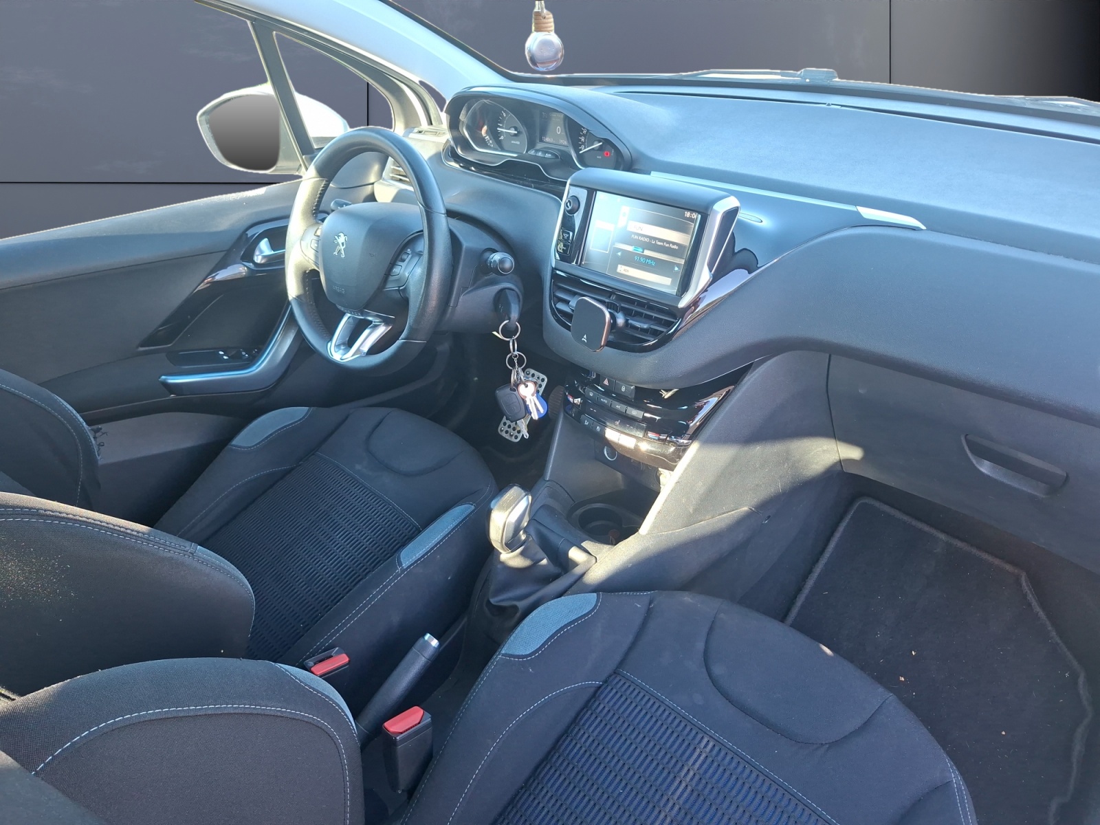Peugeot 208 12