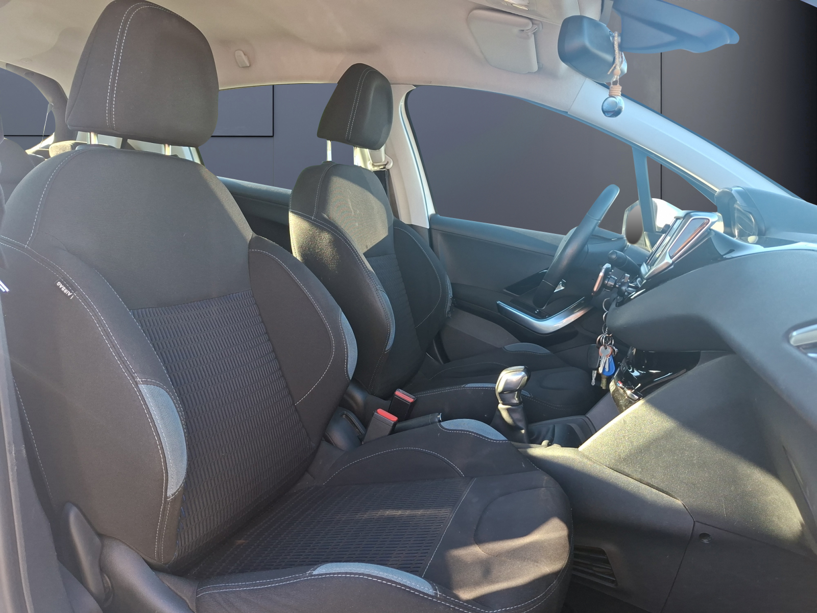 Peugeot 208 13