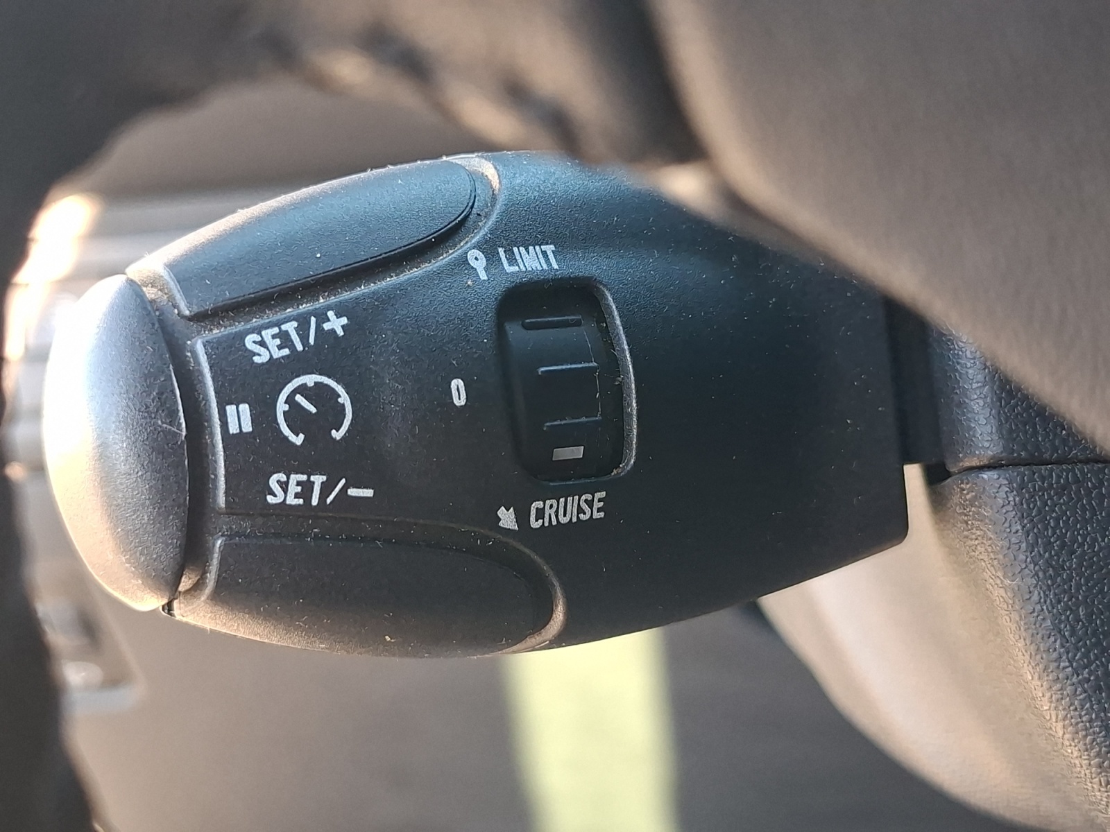 Peugeot 208 23