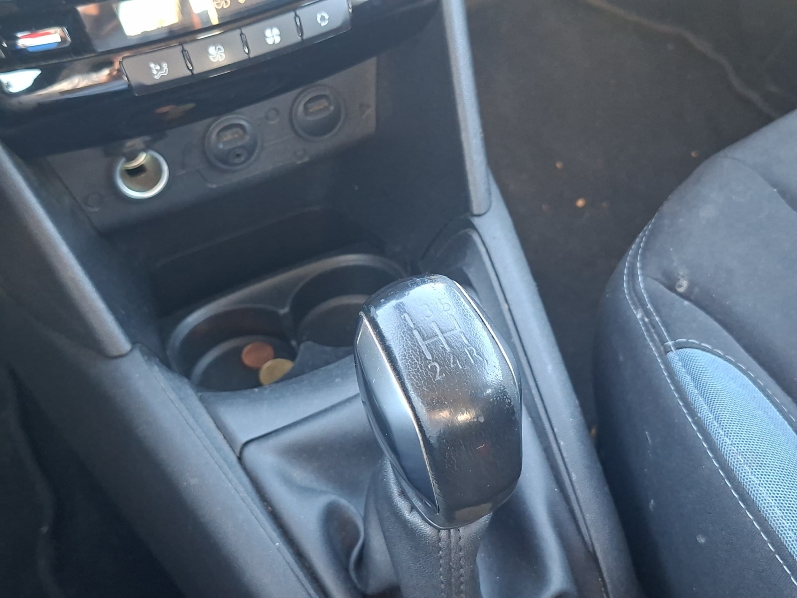 Peugeot 208 32