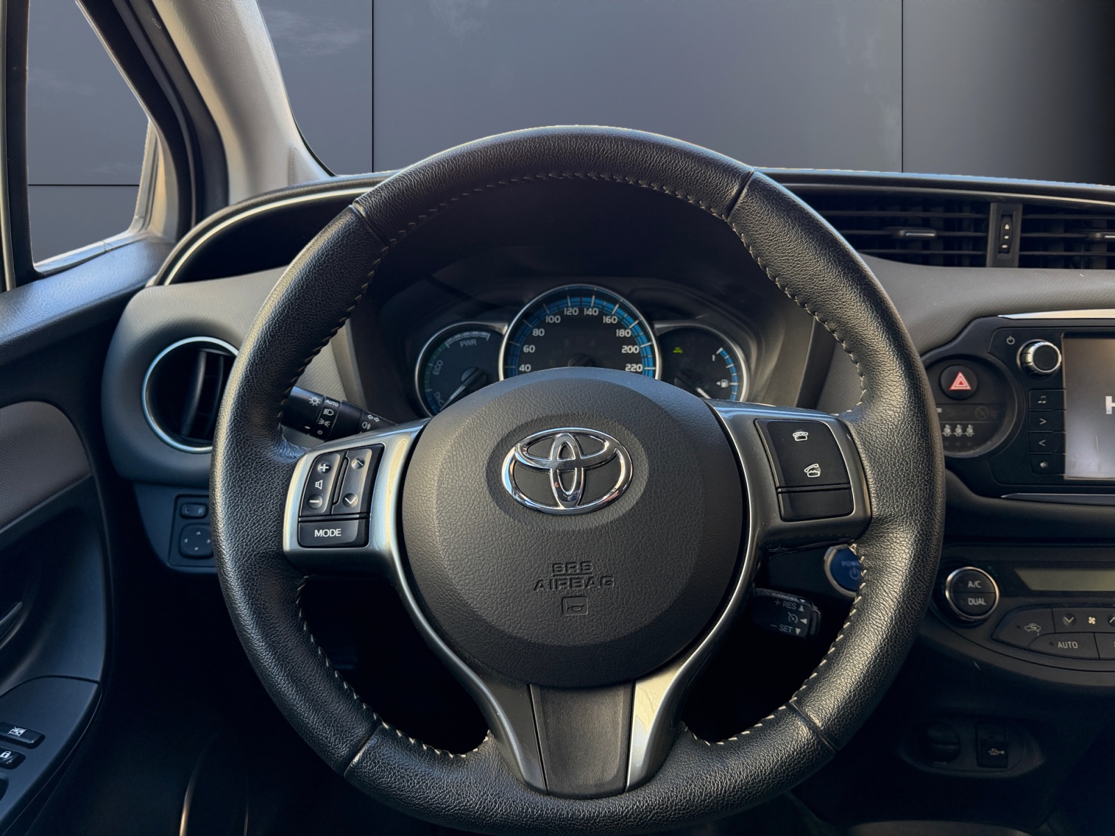 Toyota Yaris 15