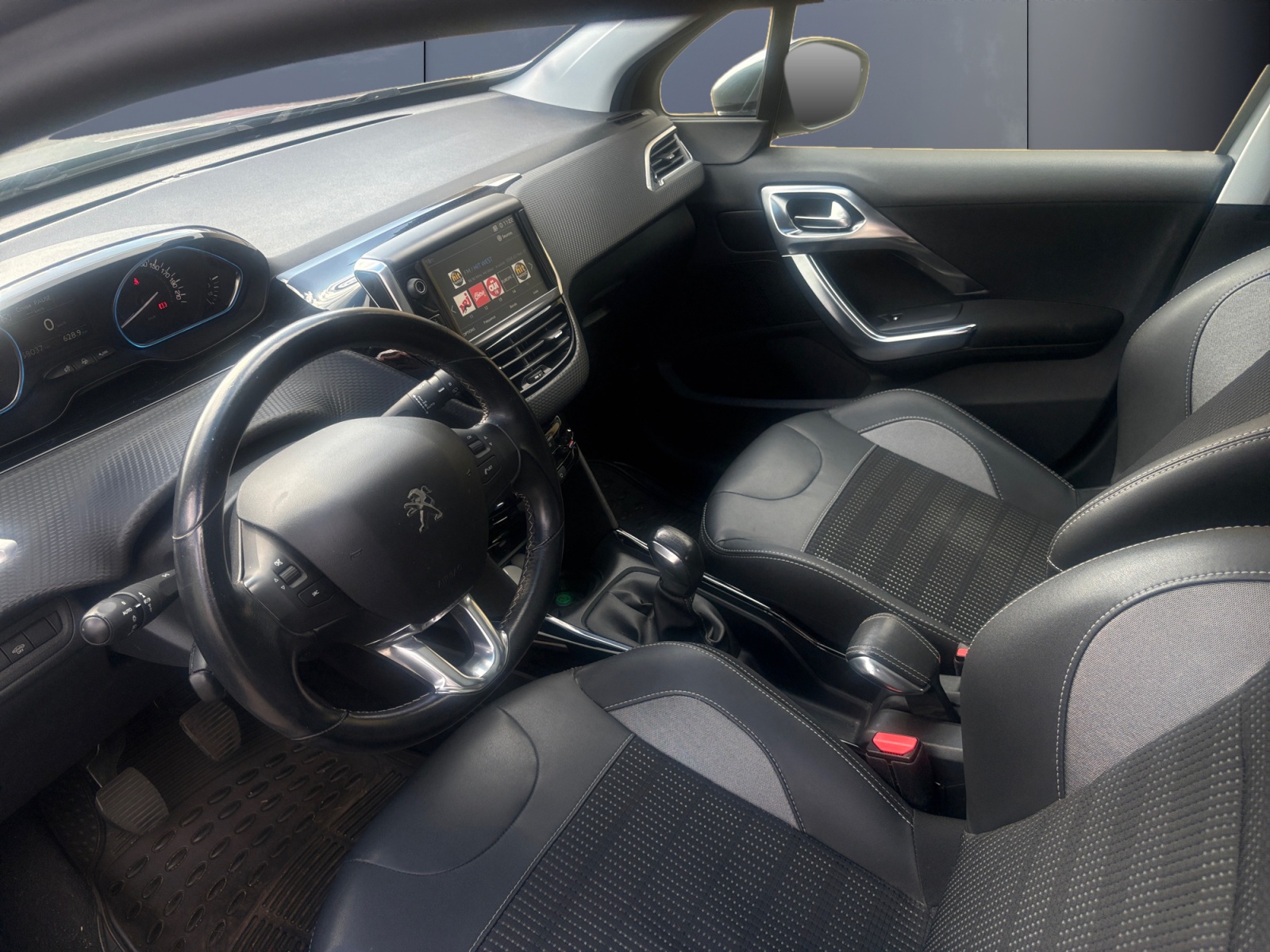 Peugeot 2008 8