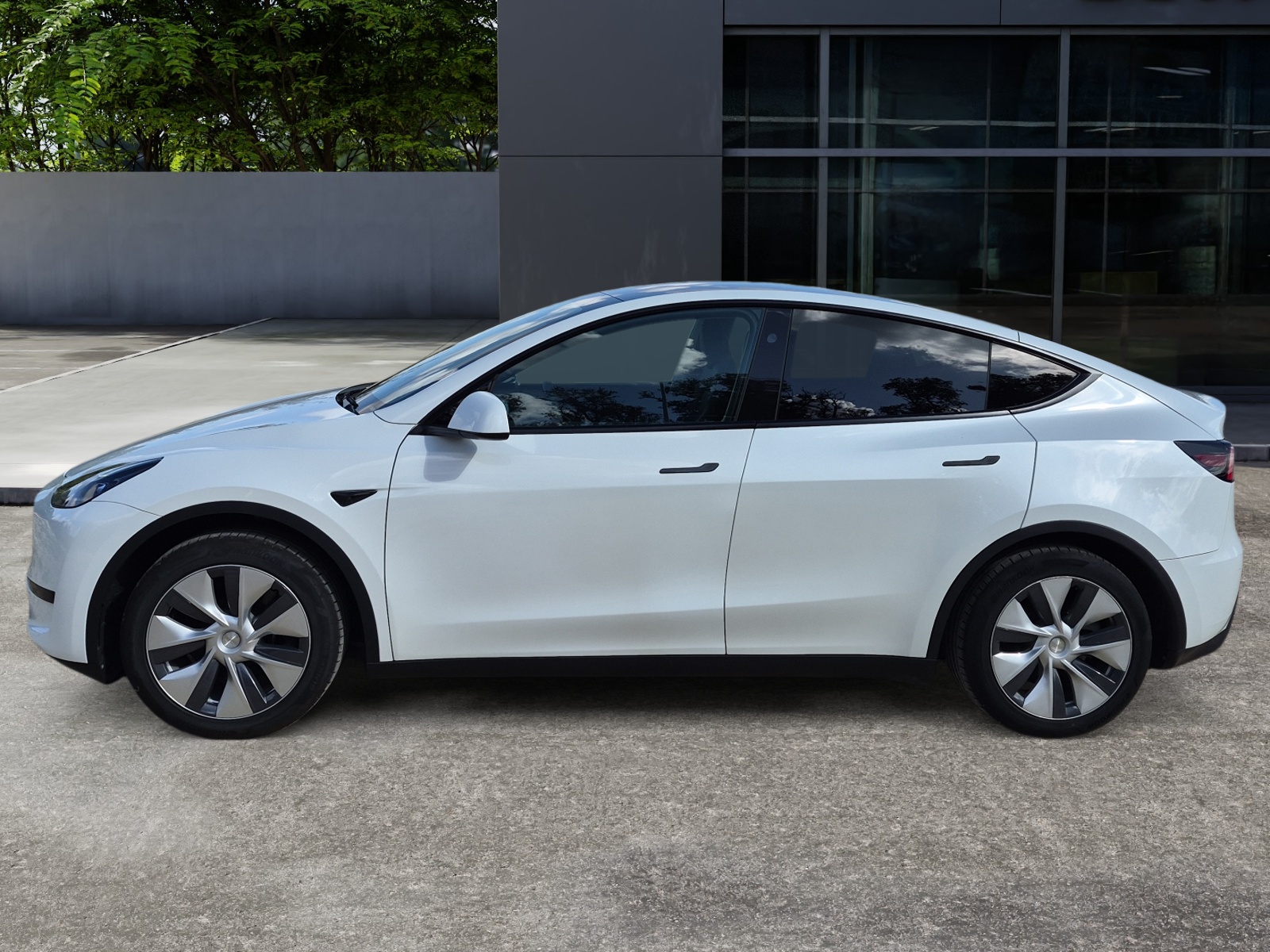 Tesla Model-Y 1