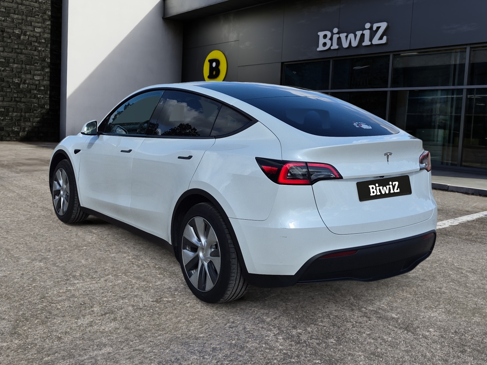 Tesla Model-Y 2