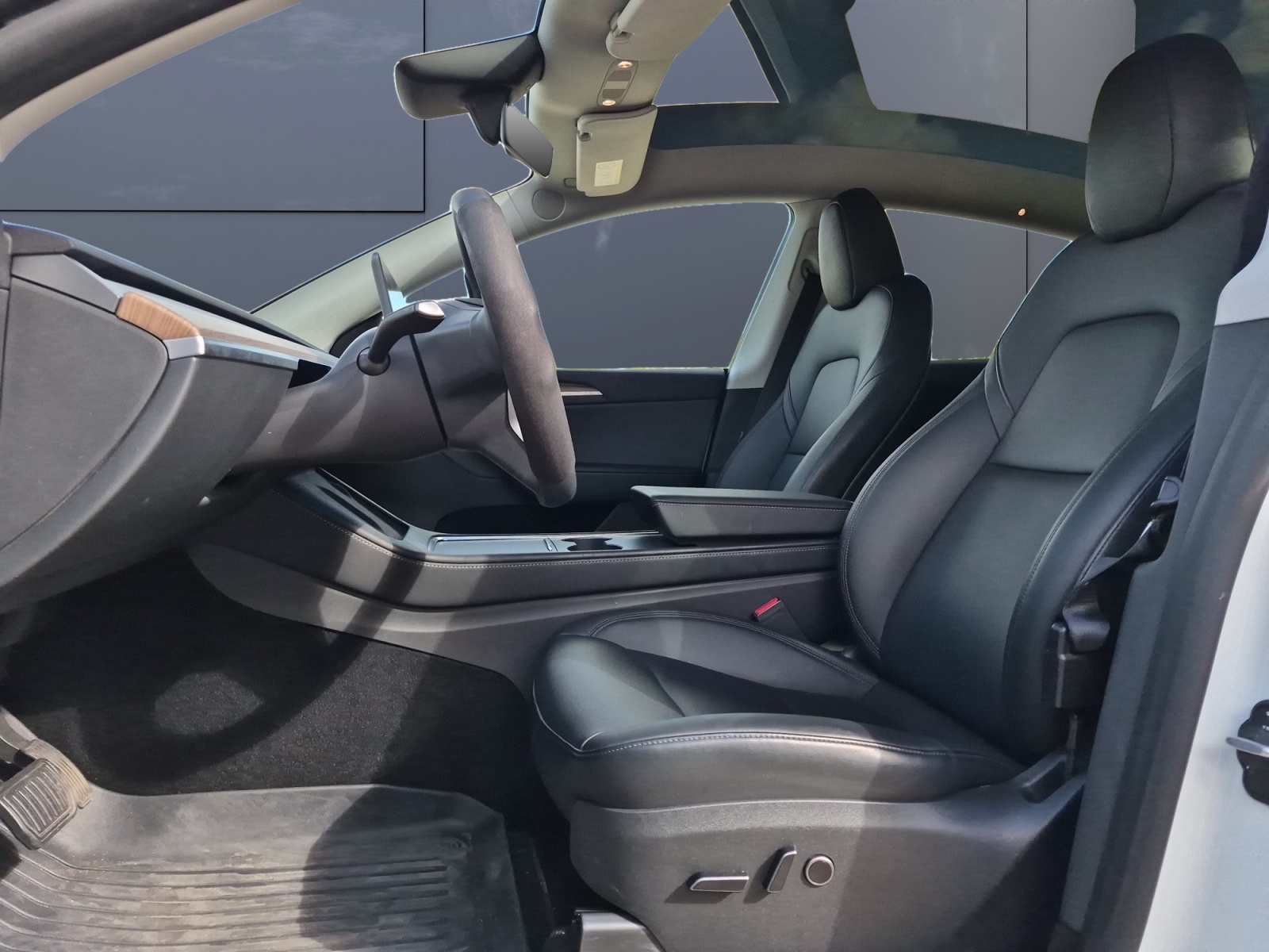 Tesla Model-Y 9