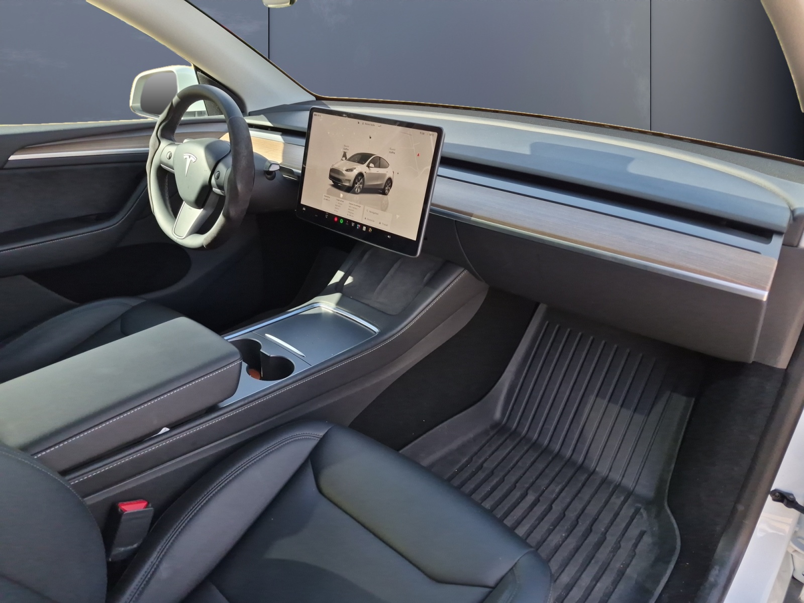 Tesla Model-Y 12