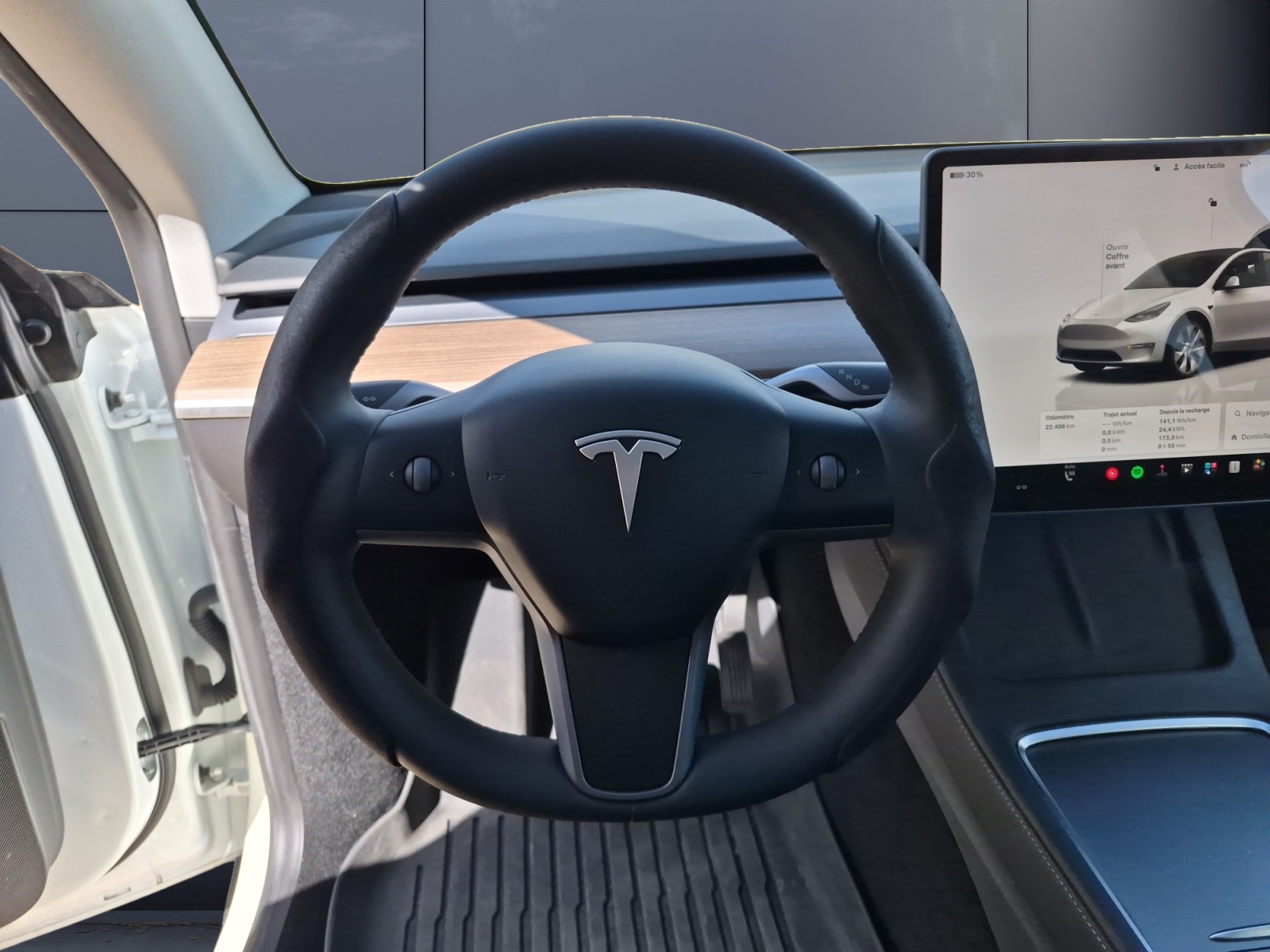 Tesla Model-Y 15