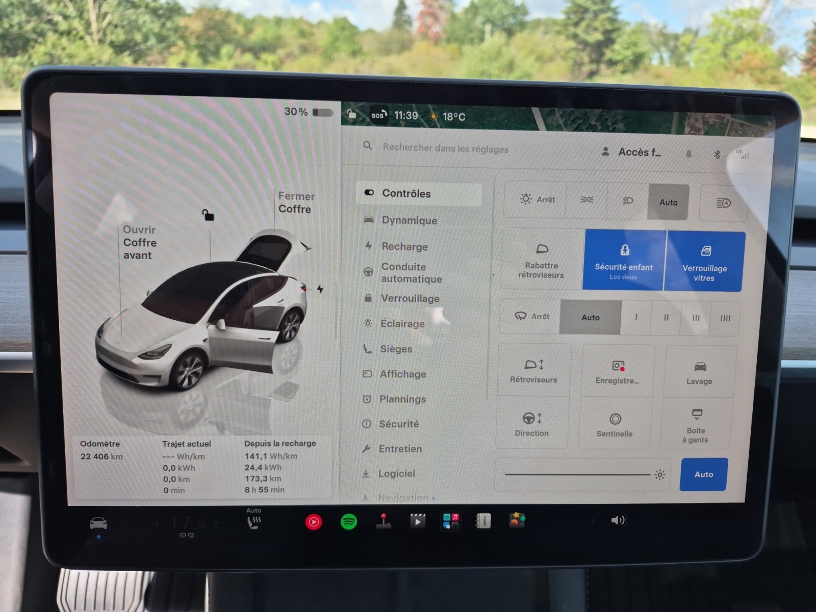 Tesla Model-Y 16