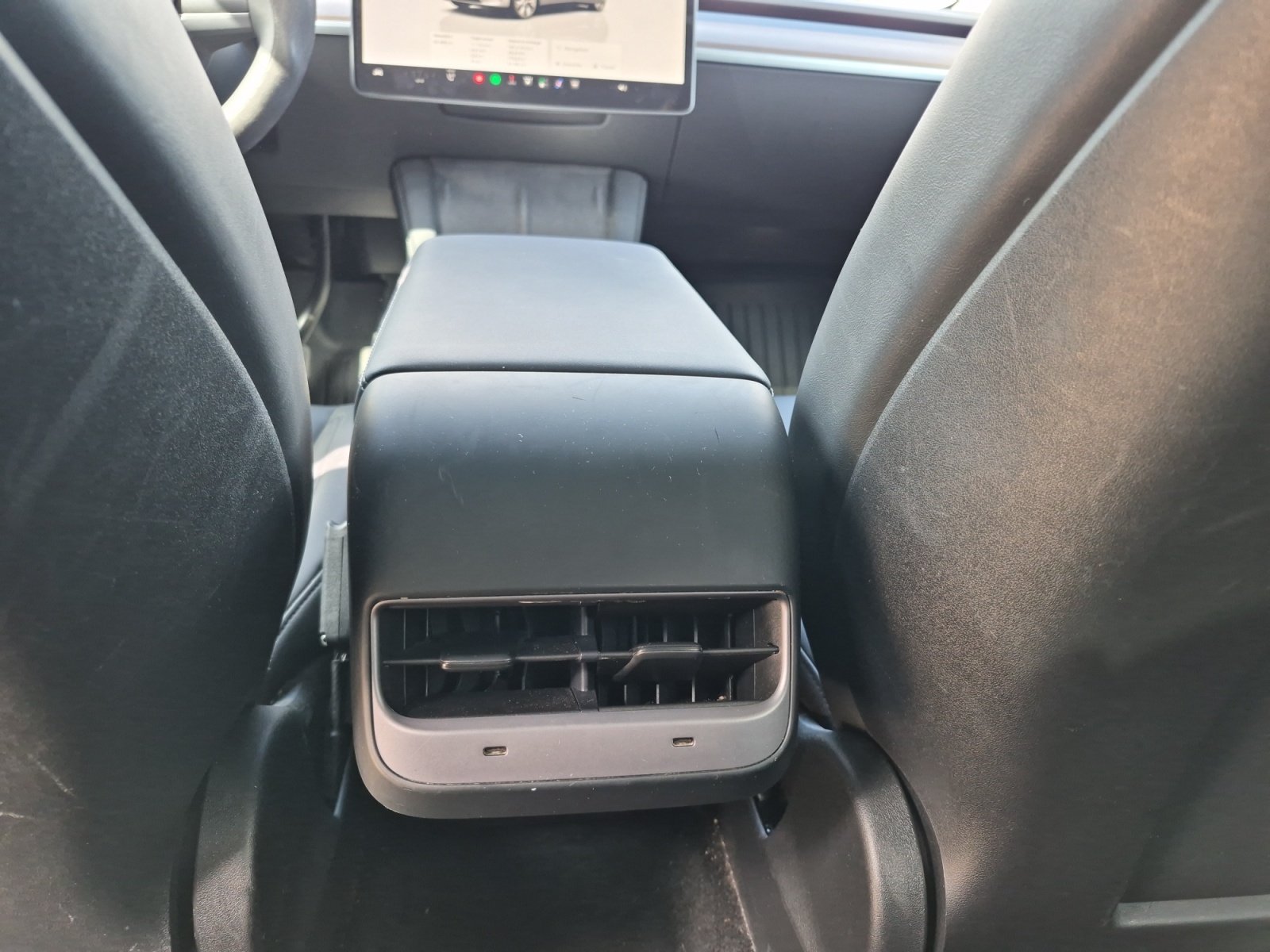 Tesla Model-Y 27
