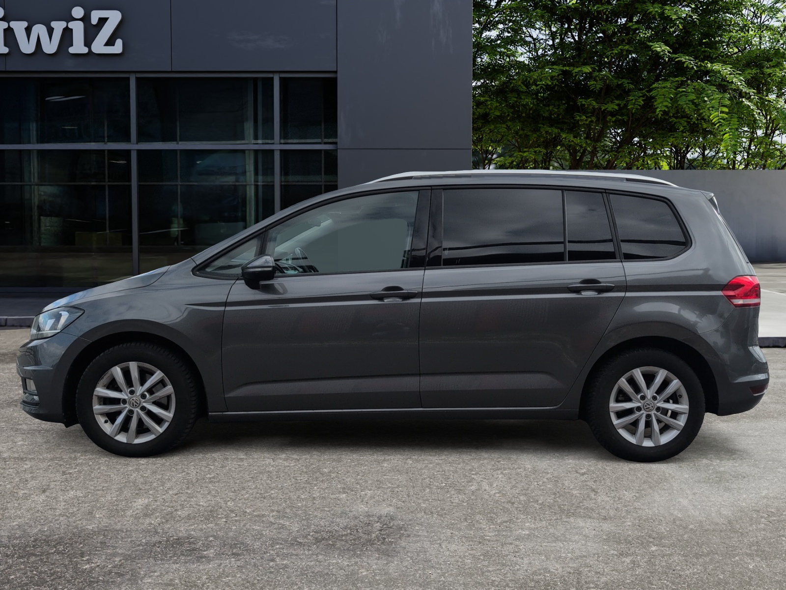 Volkswagen Touran 1