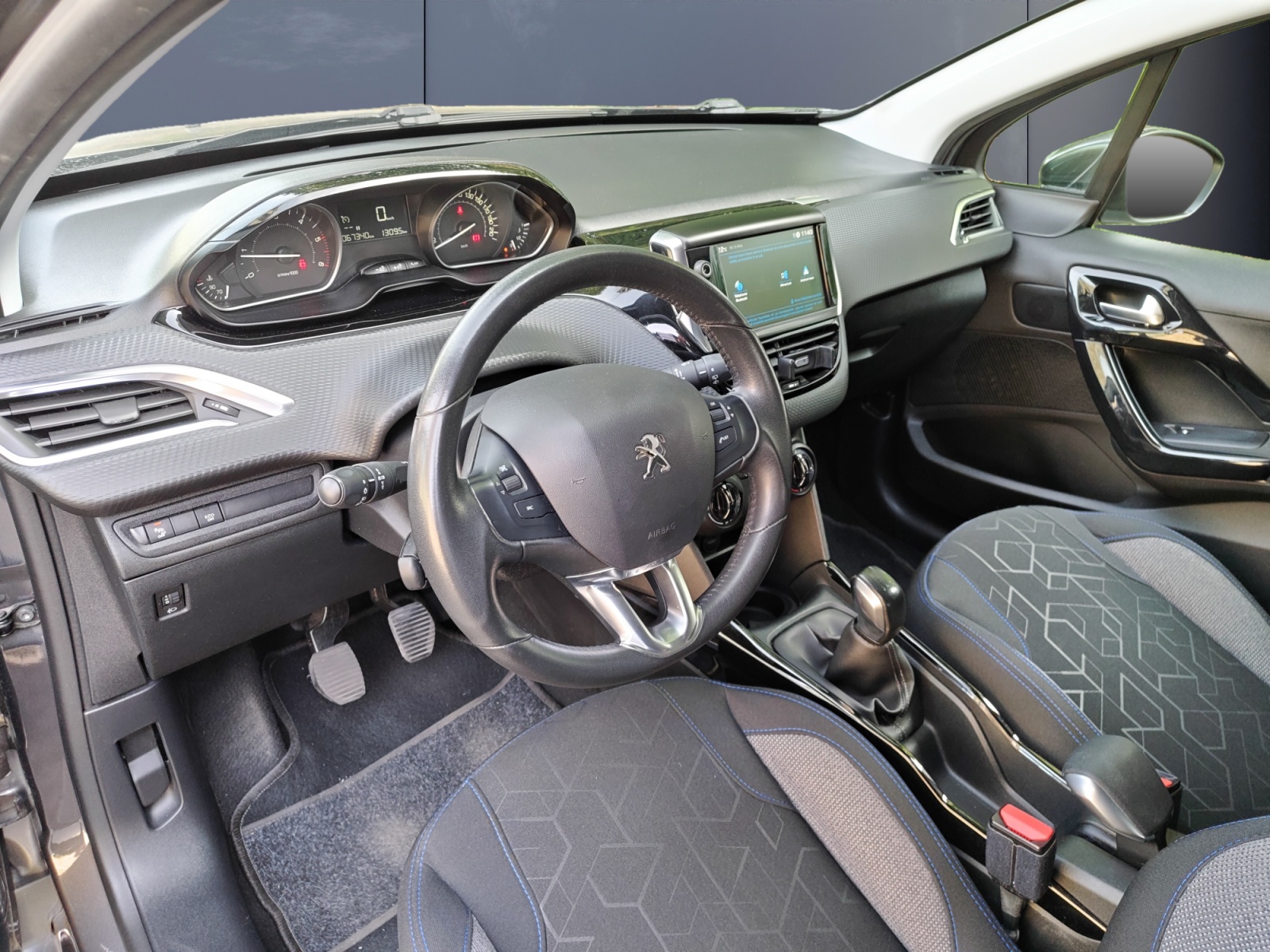 Peugeot 2008 8