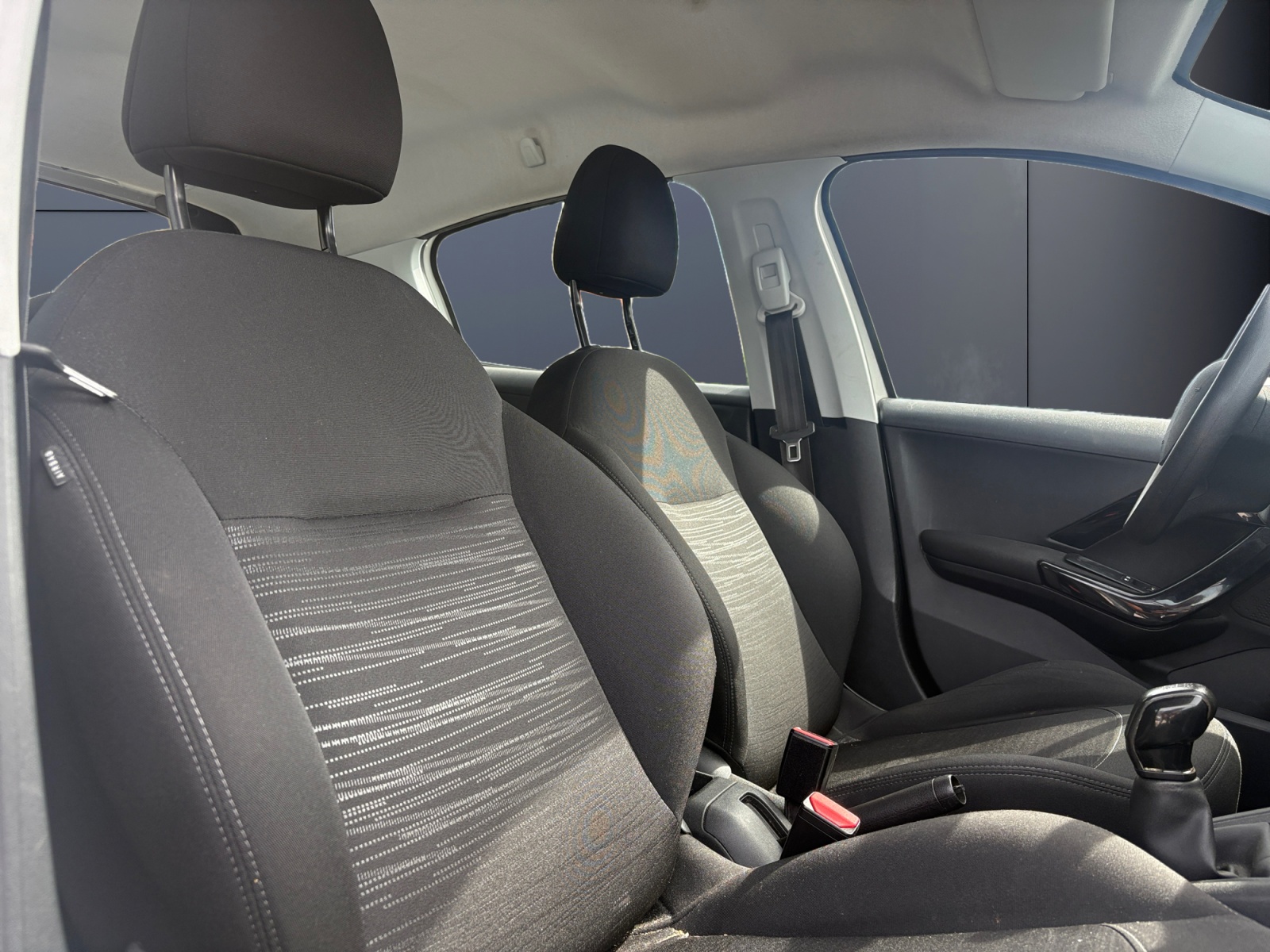 Peugeot 208 11