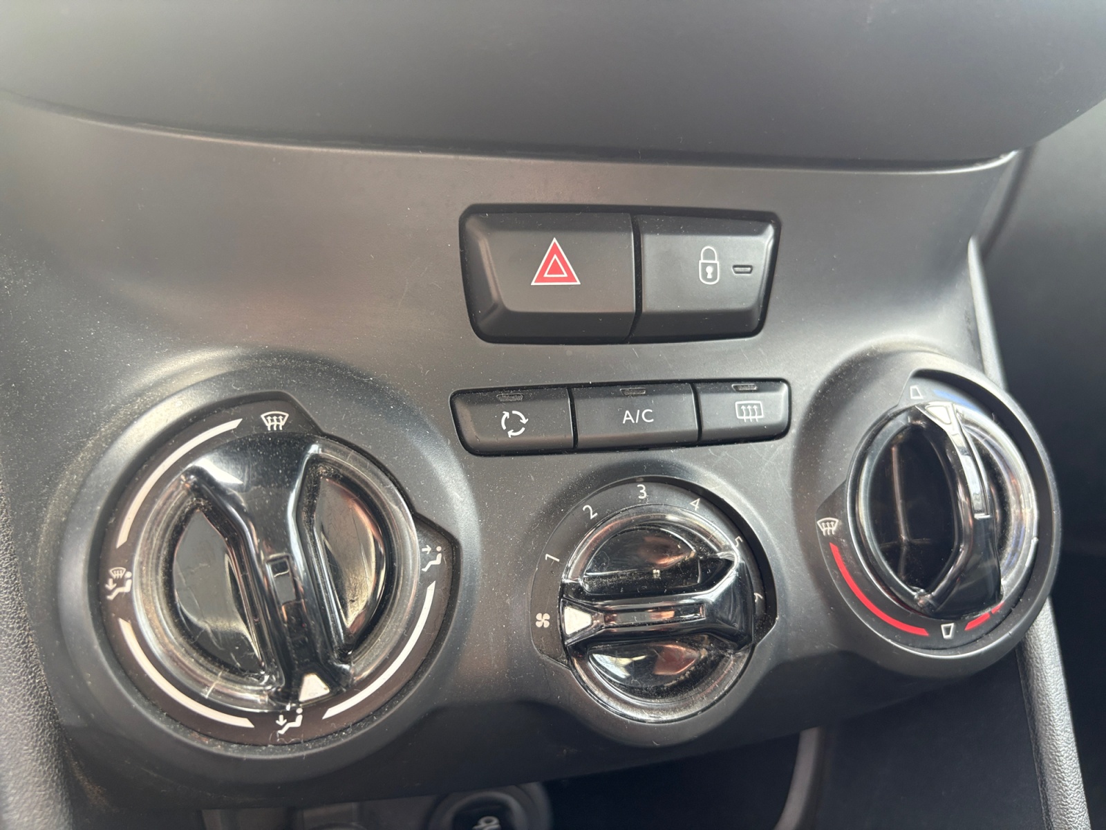 Peugeot 208 15