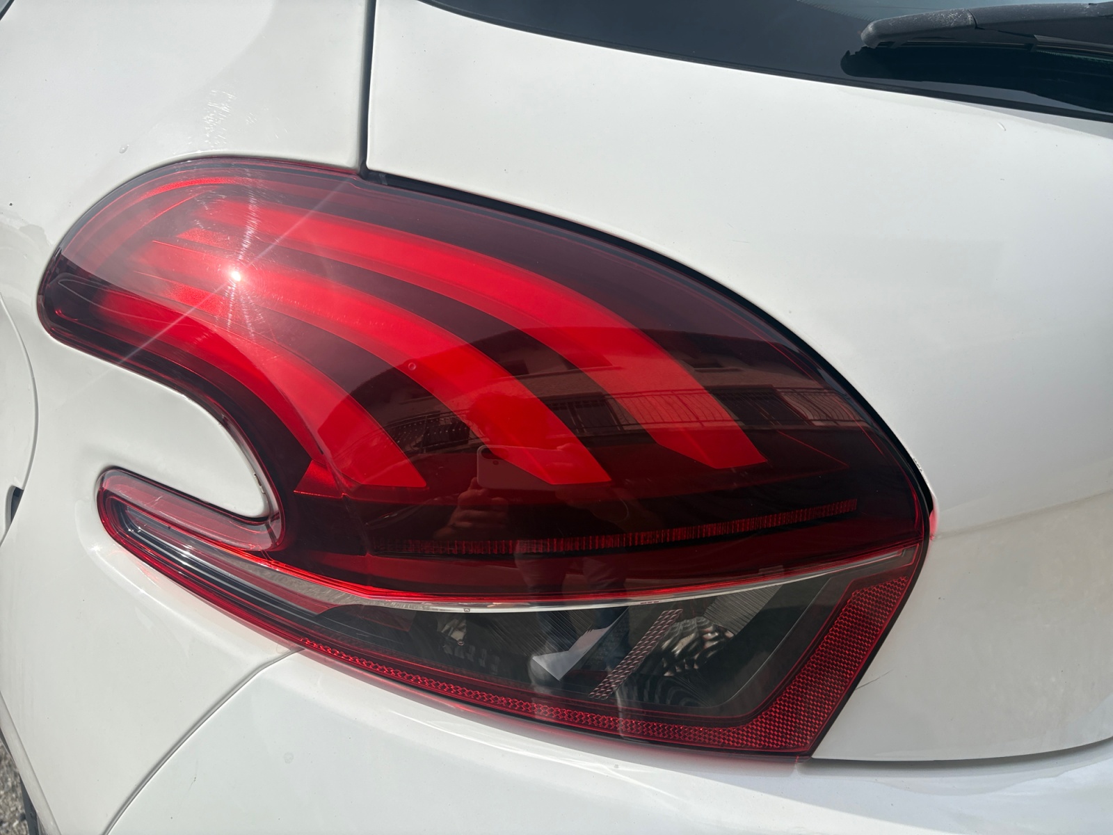 Peugeot 208 21
