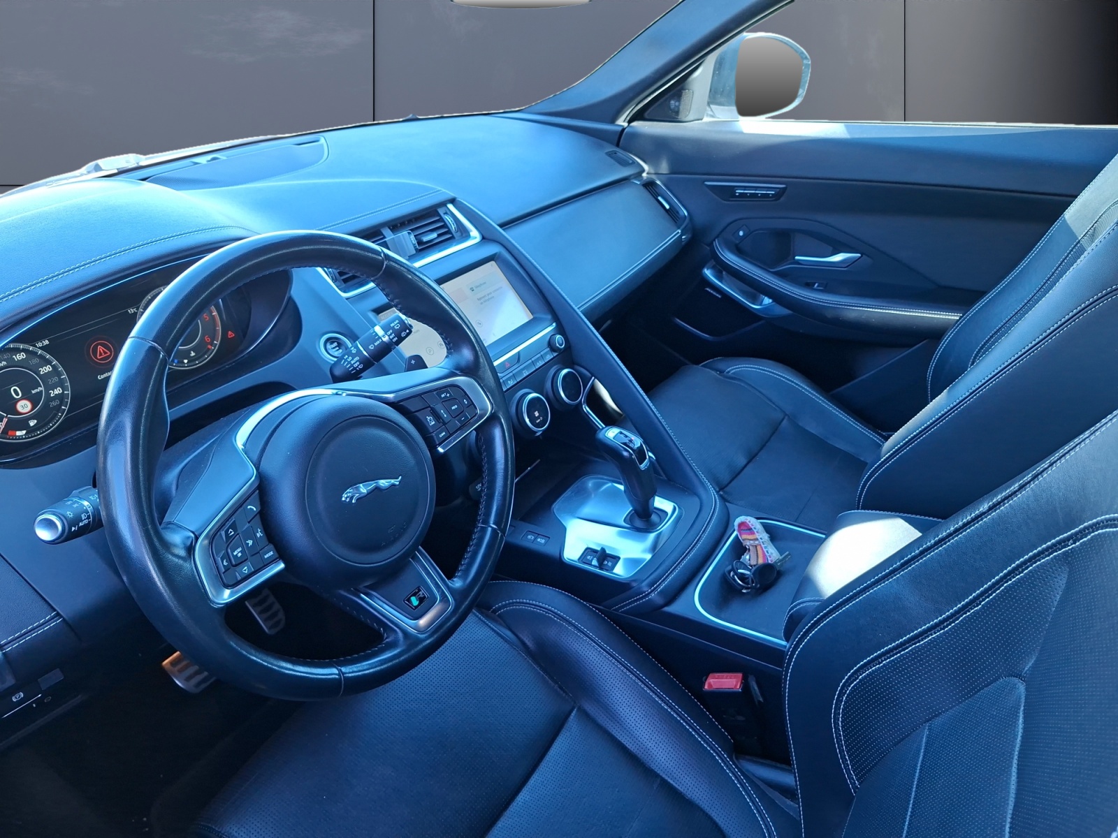 Jaguar E-Pace 8