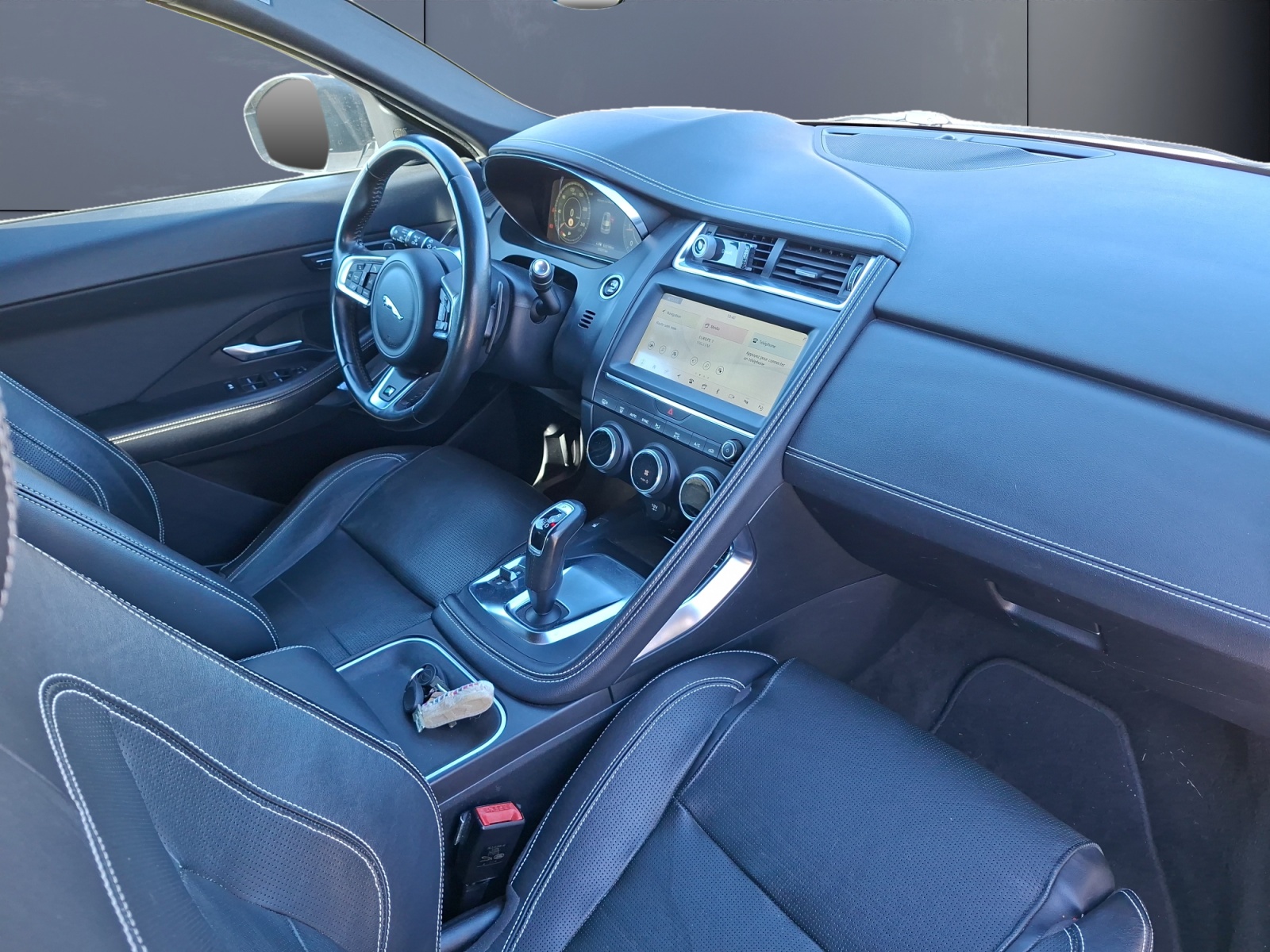 Jaguar E-Pace 12