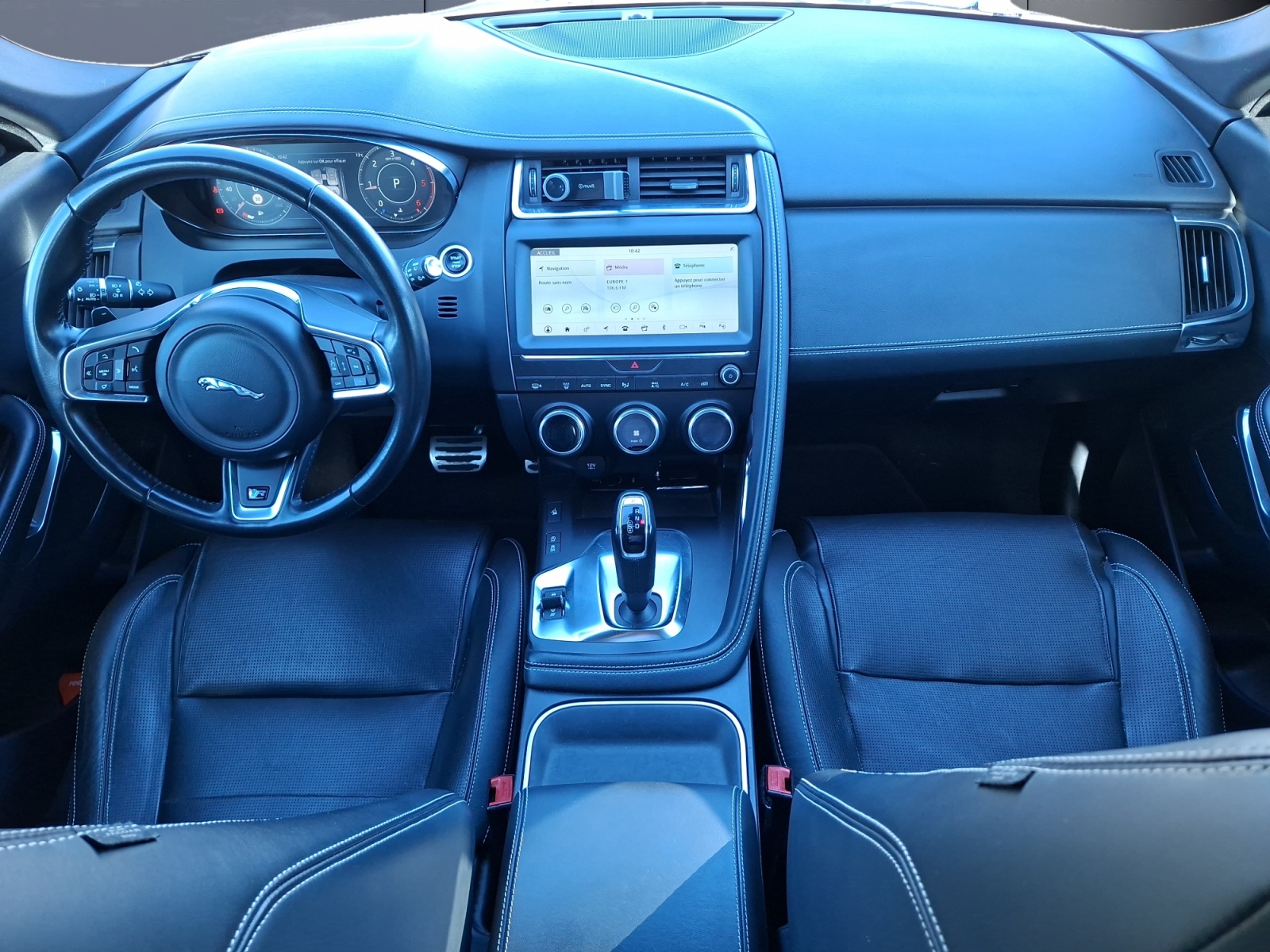 Jaguar E-Pace 14
