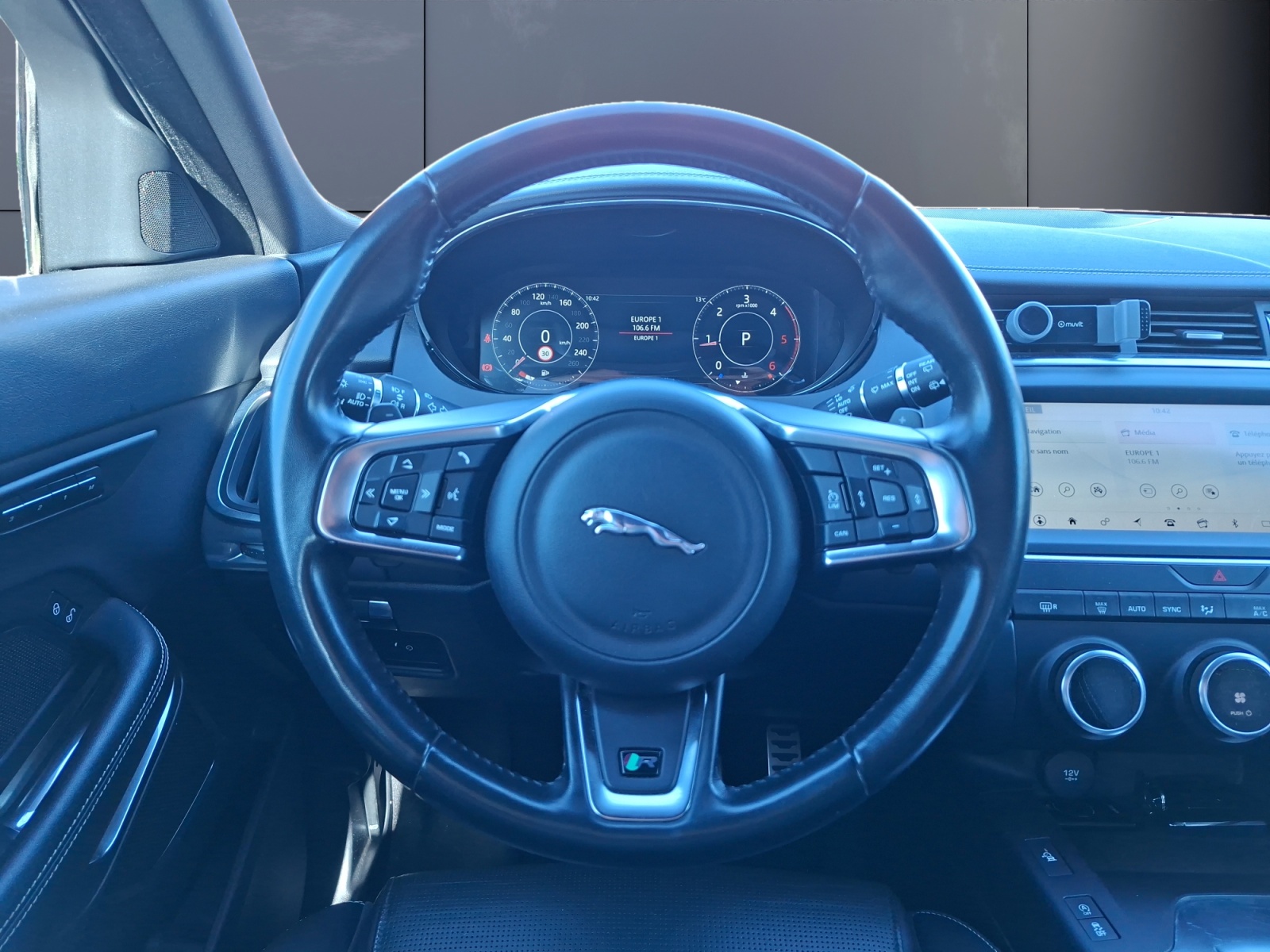 Jaguar E-Pace 15