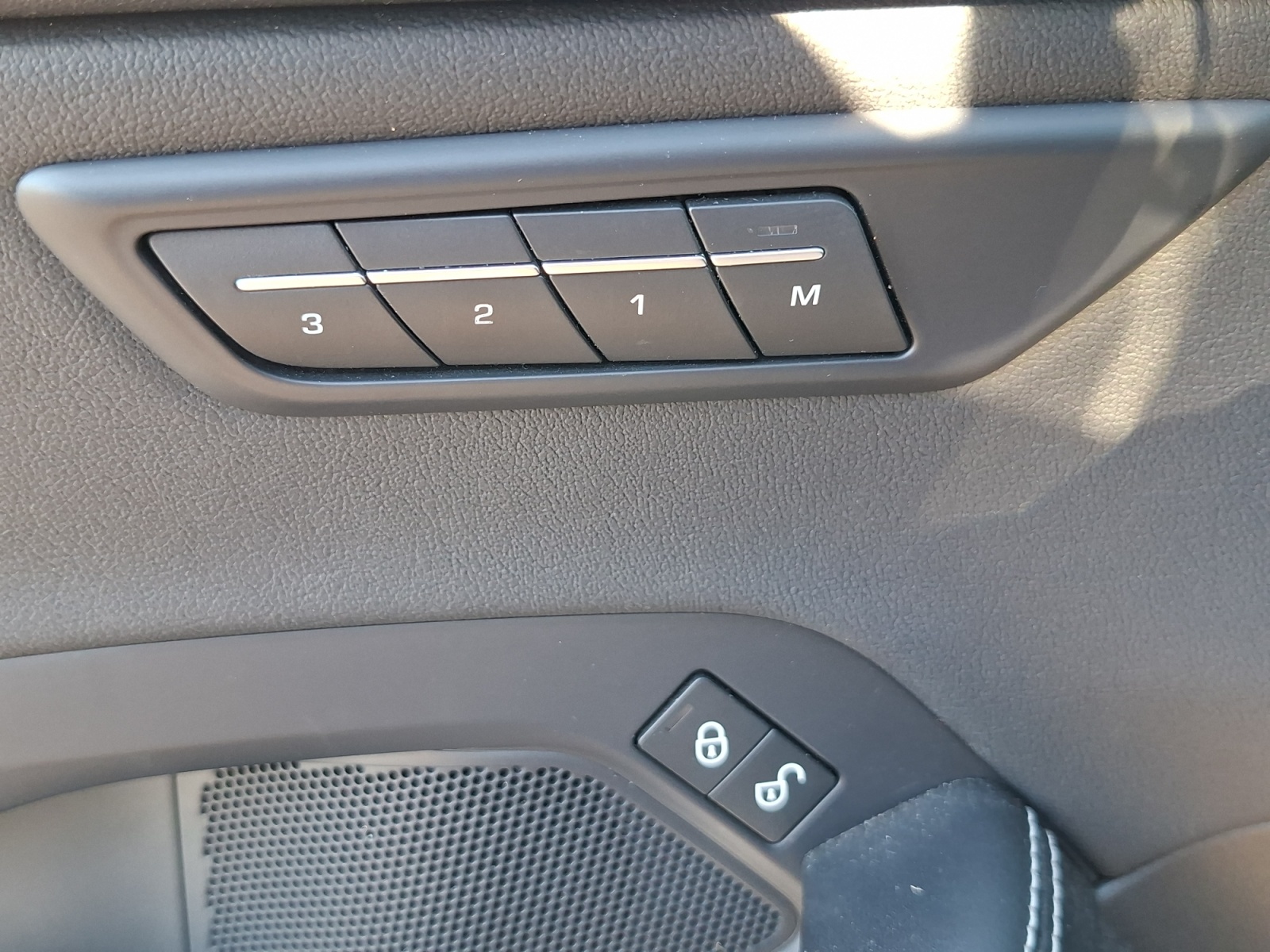 Jaguar E-Pace 22